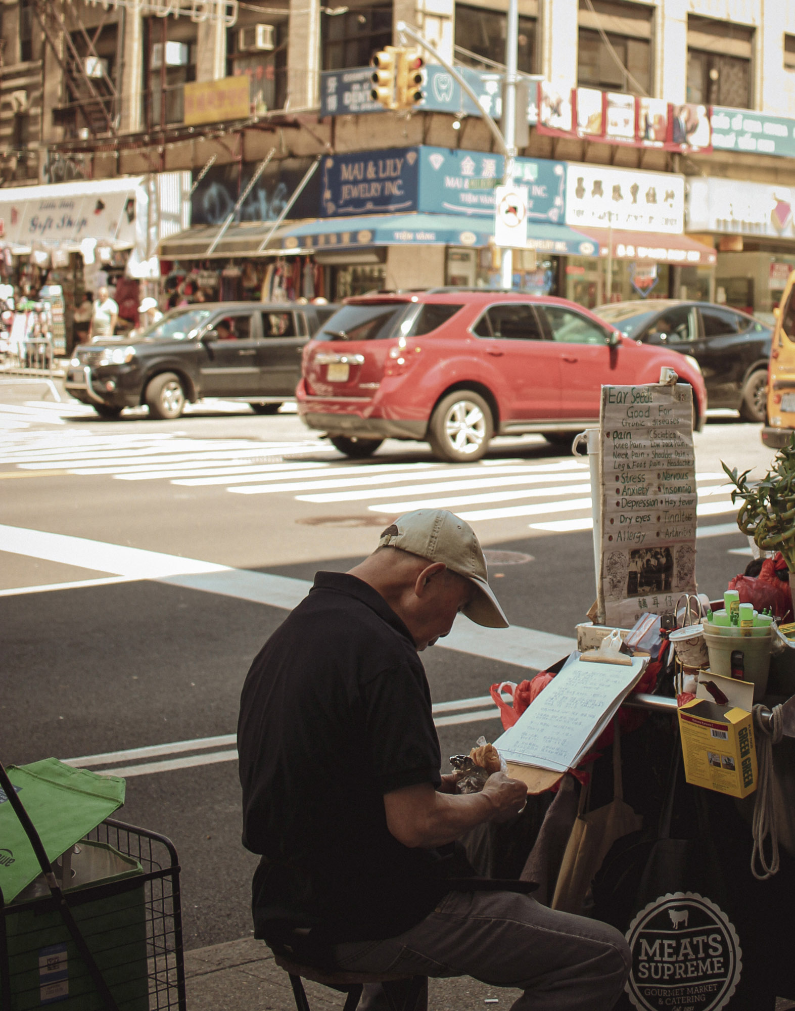 The man who helps people get healthy ears has healthy ears. He keeps his word.
I took this picture at the Chinatown in New York City.
The date when I took this picture: 5/25 2024. (Photo: Mincheon Yoo, Korea, Republic Of, entry, Open Competition, Street Photography, Sony World Photography Awards 2025)