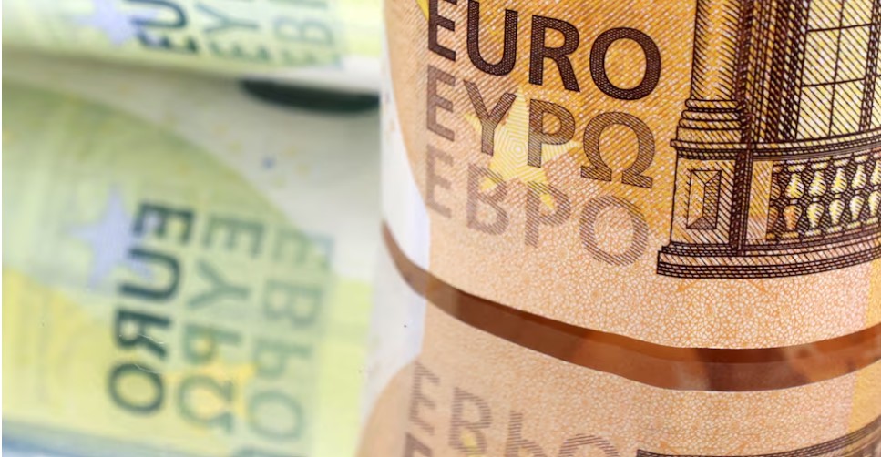 Euro surges on Ukraine ceasefire proposal, tariffs squeeze stocks