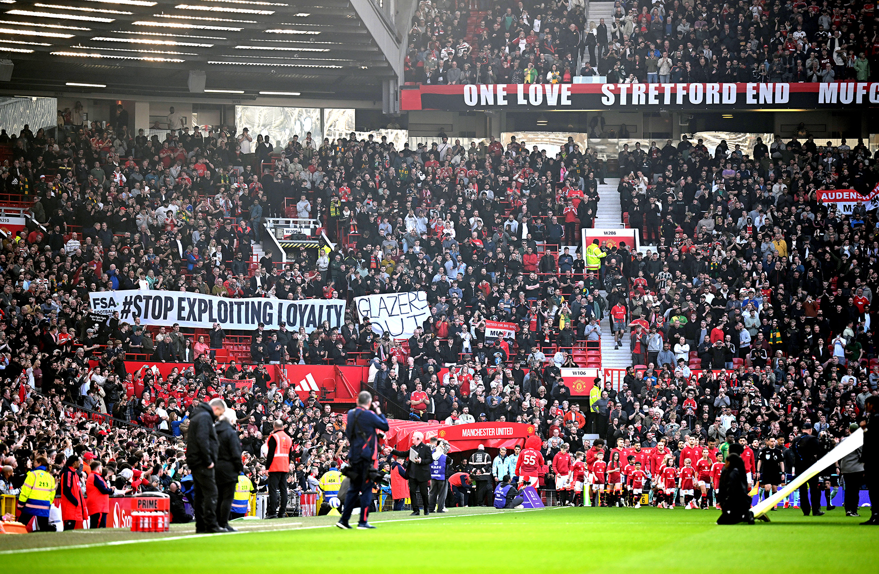 Manchester United plan to ditch Old Trafford in order to build ‘world’s greatest stadium’