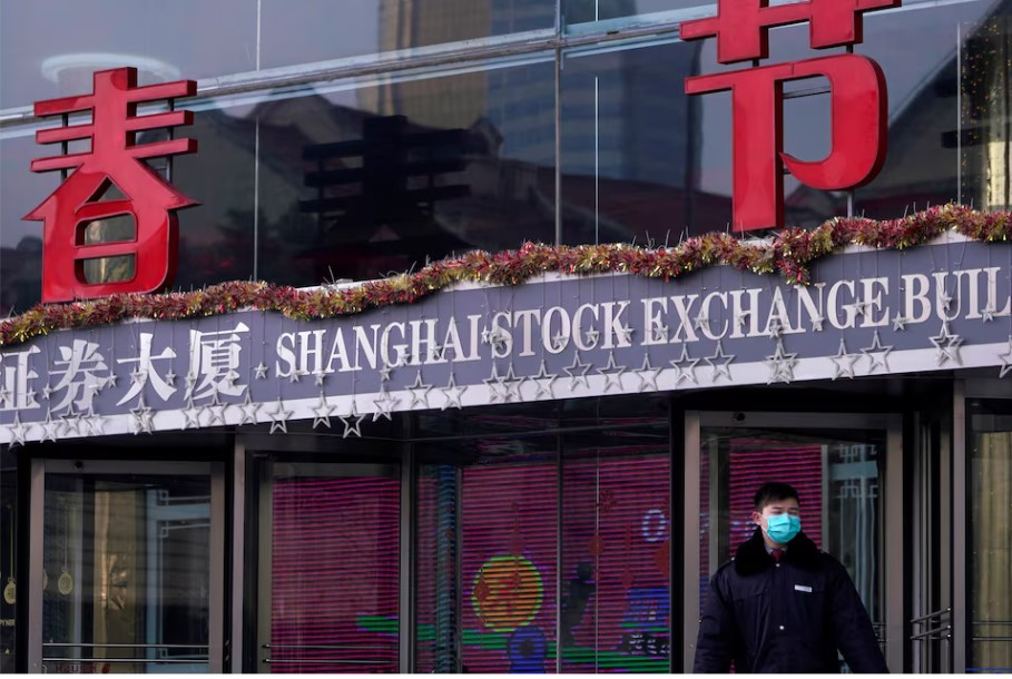 Dollar droops on Trump trade war; Hang Seng gains as NPC begins