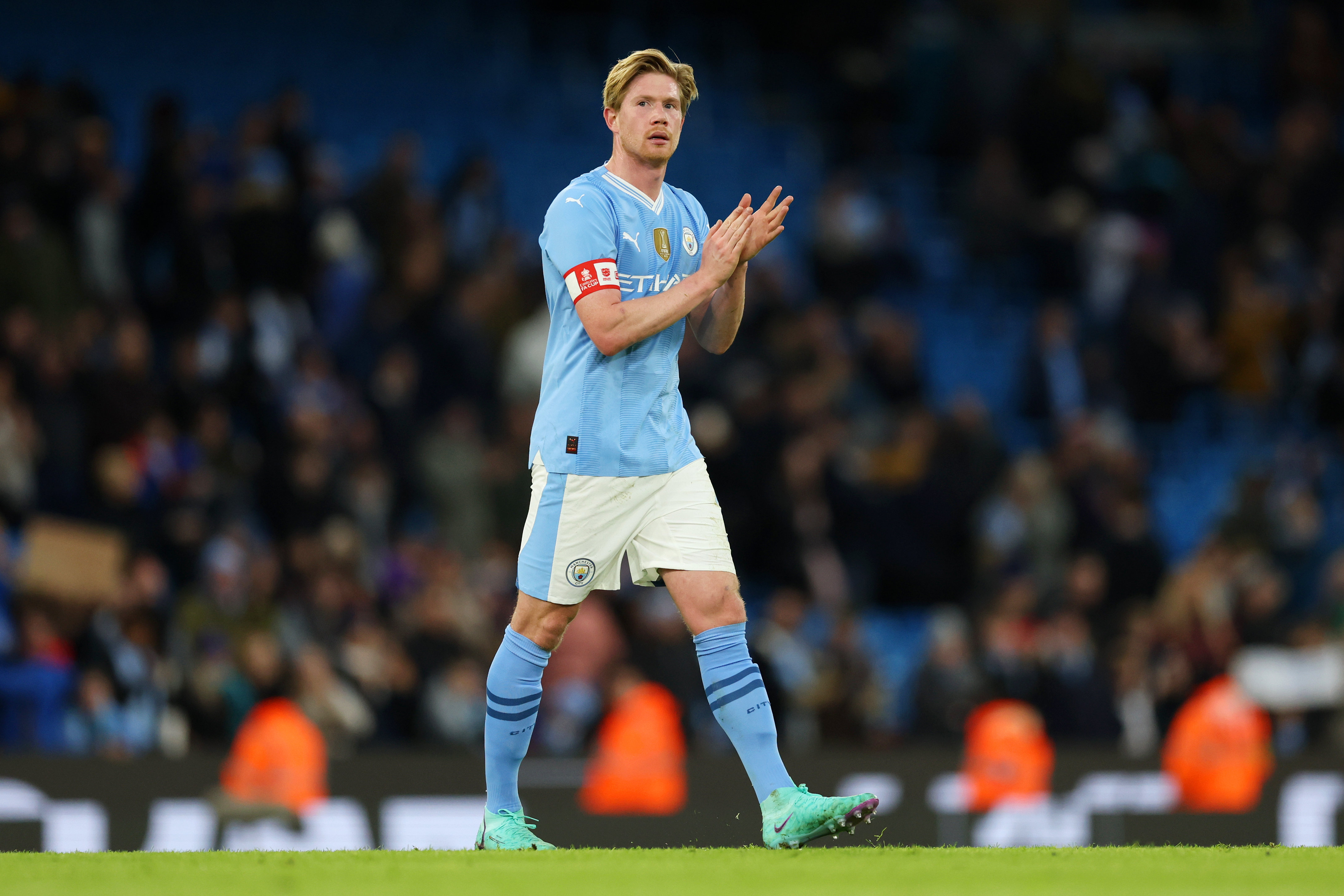 De Bruyne and Müller ready for the final whistle at Manchester City, Bayern Munich