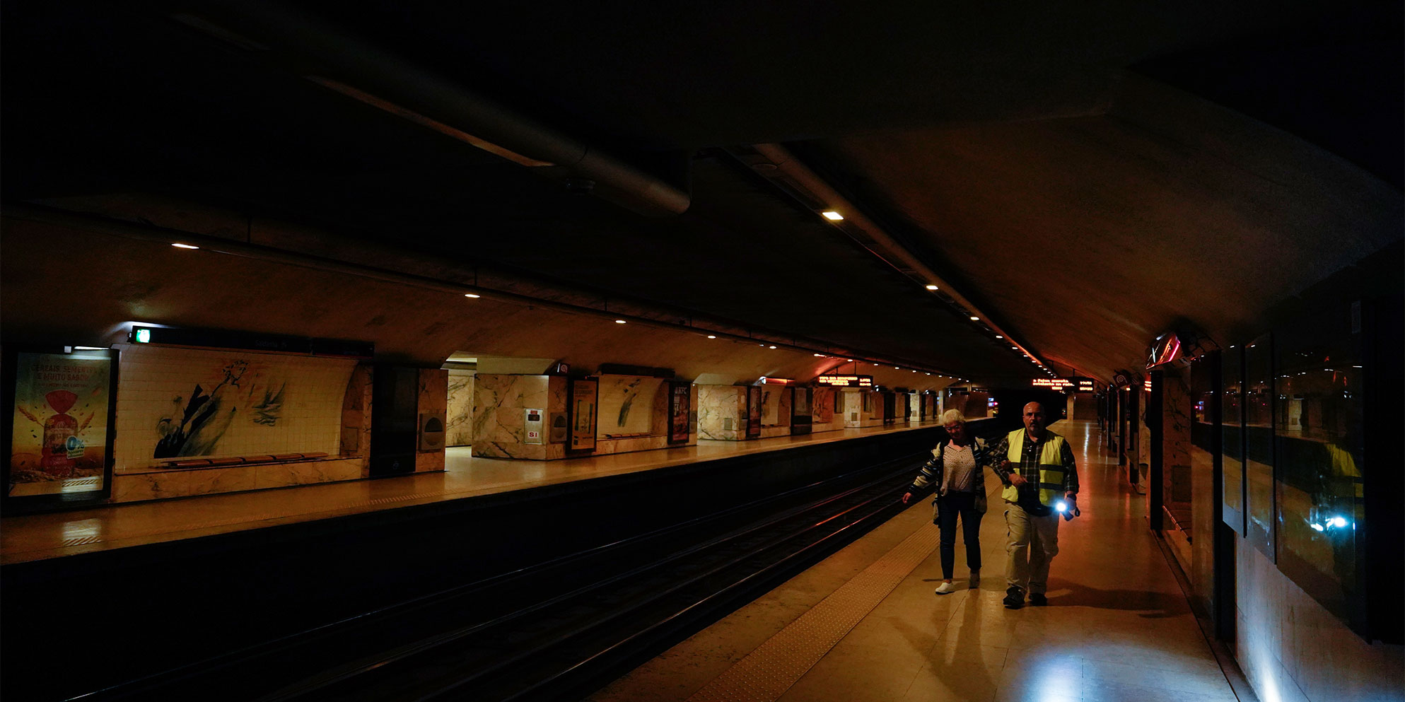 Spain and Portugal face unprecedented power outage: transport networks grounded amid uncertainty