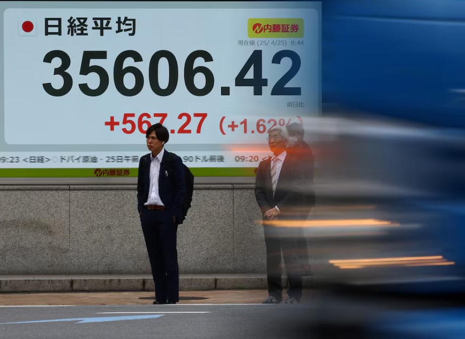 Stocks, dollar eye weekly rise on Trump's tariff backdown