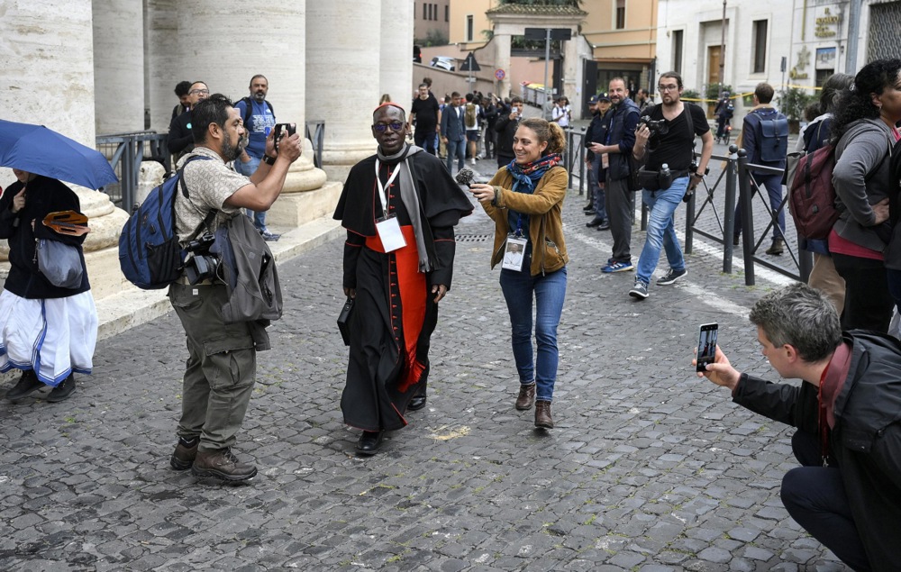 Cardinals enter seclusion before secret conclave to elect new pope