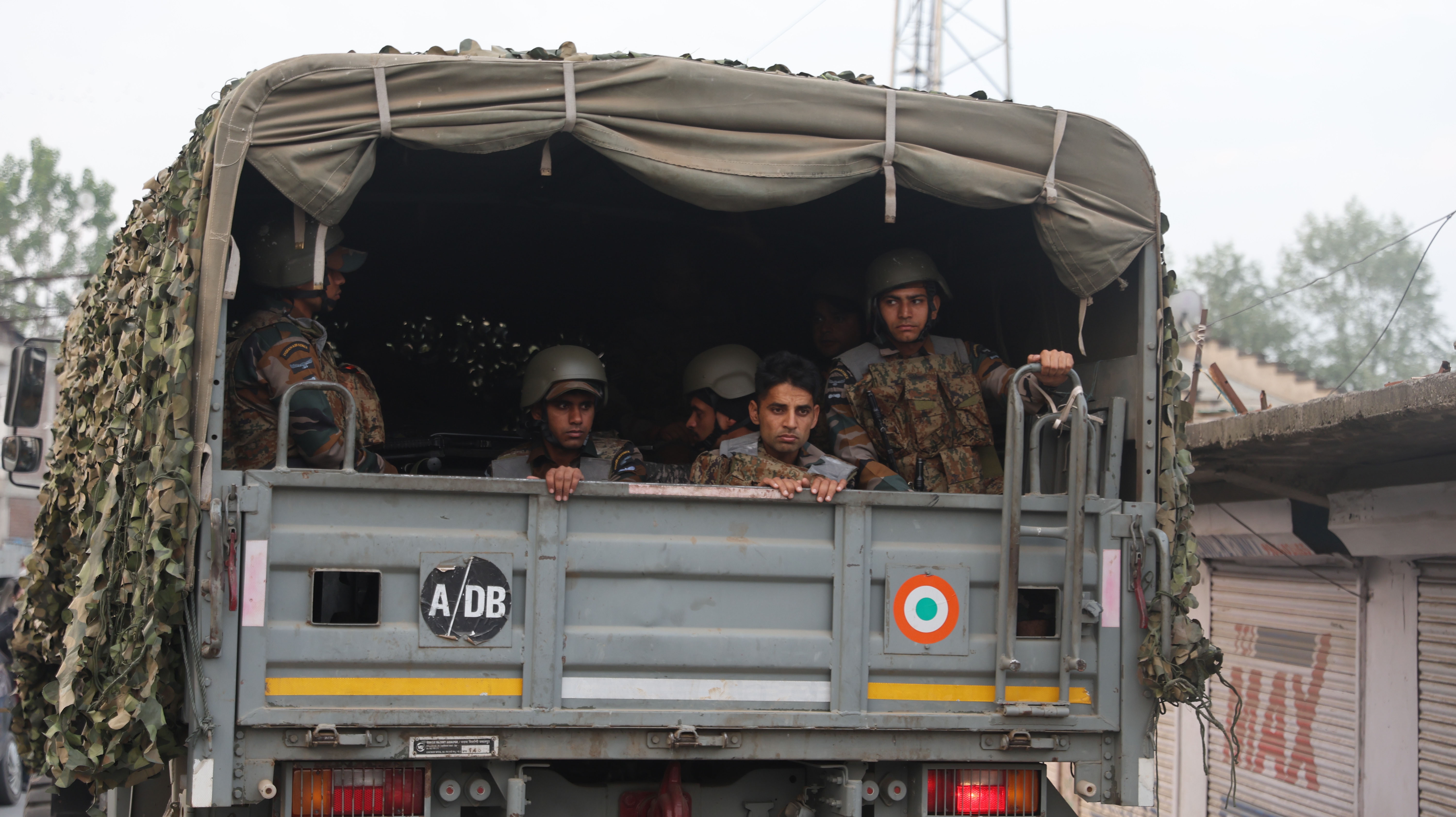 epa12079038 Indian Air Force personnel patrol a security checkpoint in the outskirts of Srinagar, Kashmir, India, 07 May 2025. On 07 May, the Indian Armed Forces launched 'Operation Sindoor', hitting alleged terrorist infrastructure in Pakistan and Pakistan-occupied Jammu and Kashmir.  EPA-EFE/FAROOQ KHAN