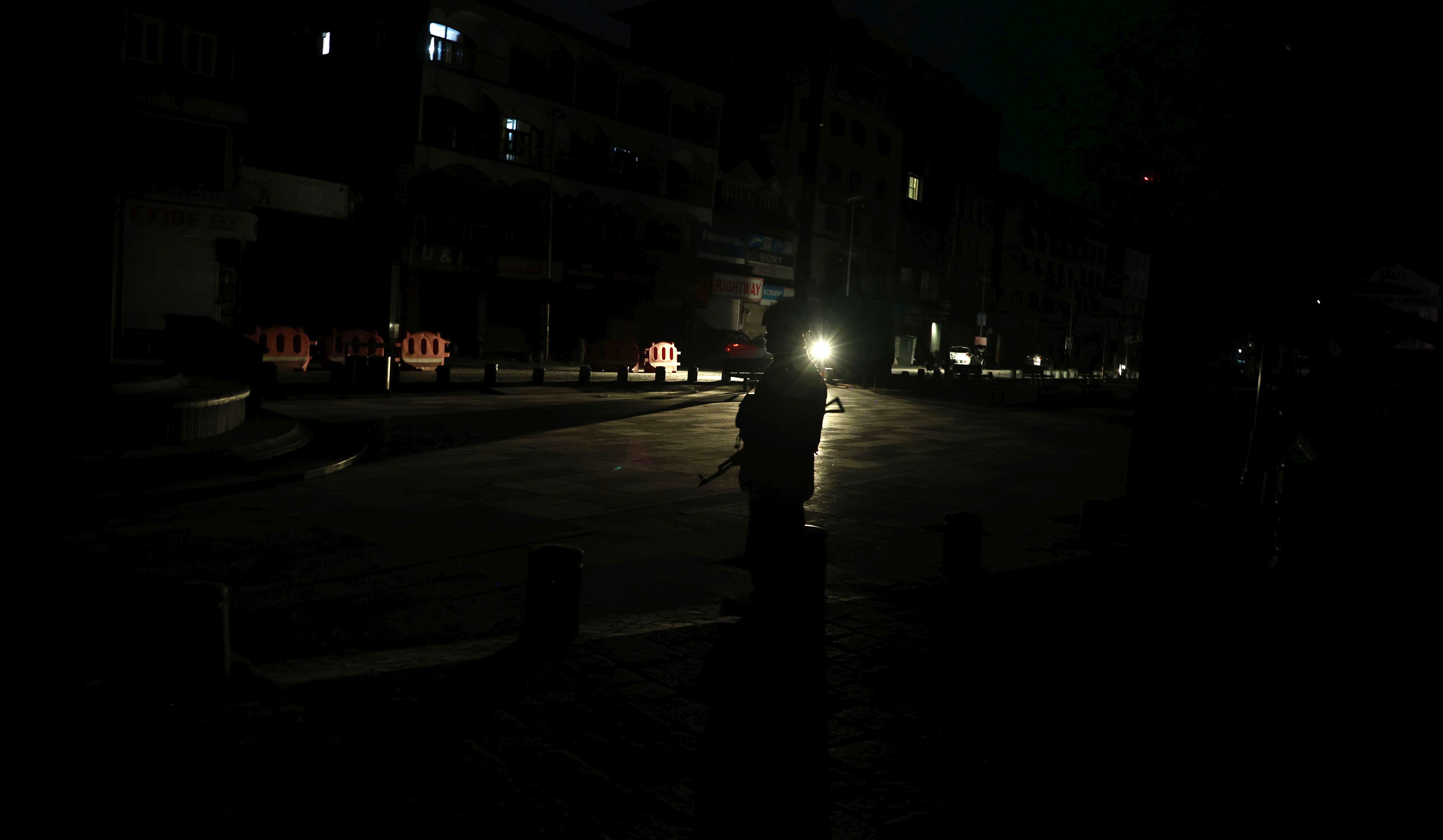 Blackout in Srinagar amid rising India-Pakistan tensions