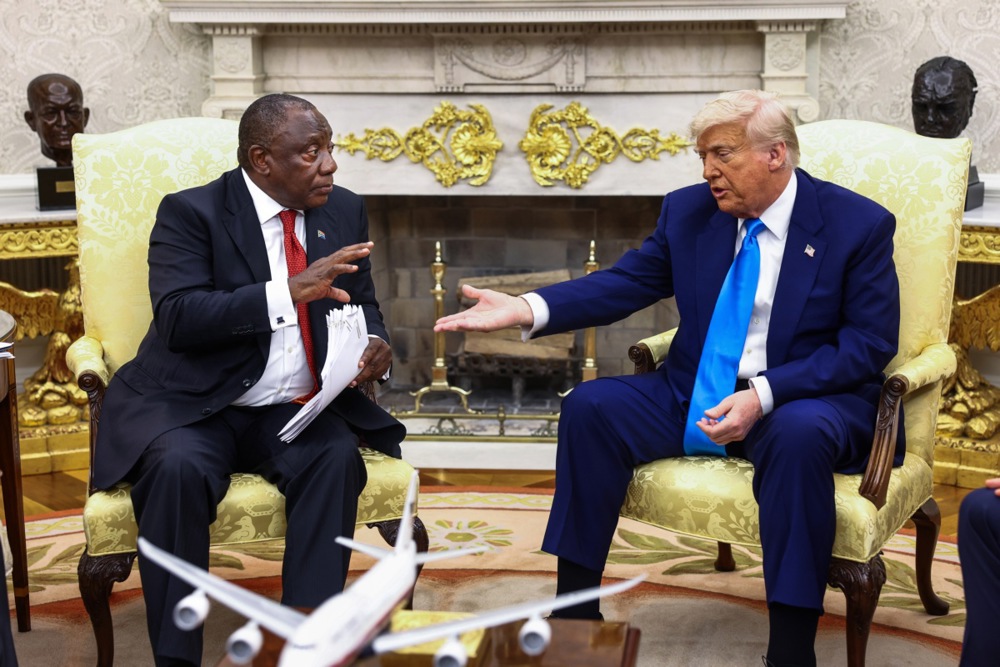 US President Donald Trump meets with South Africa’s President Cyril Ramaphosa in the Oval Office of the White House on 21 May 2025. (Photo: Jim Lo Scalzo / EPA-EFE)