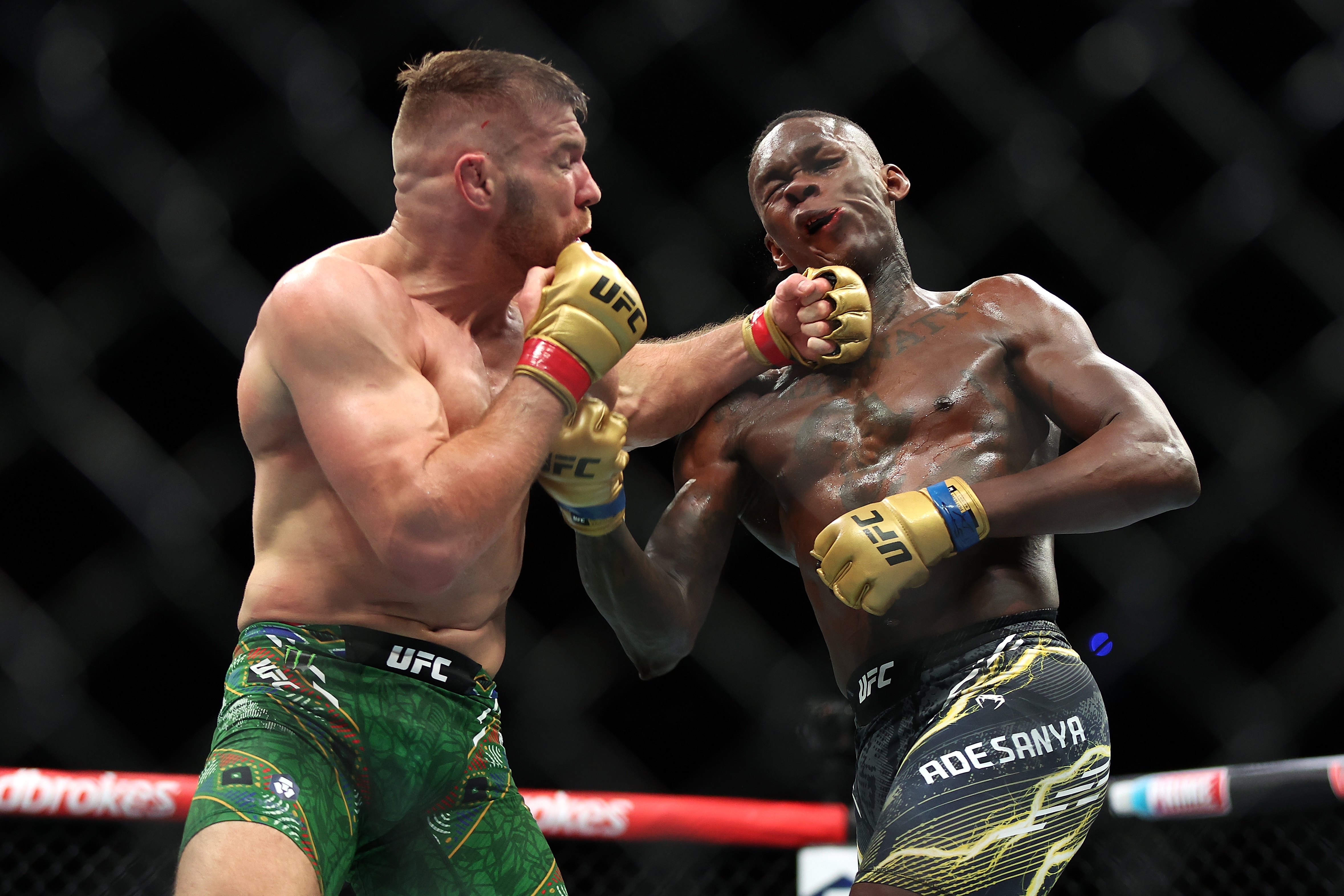 SA's Dricus du Plessis seeks to outsmart Russia's Khamzat Chimaev in next UFC title bout