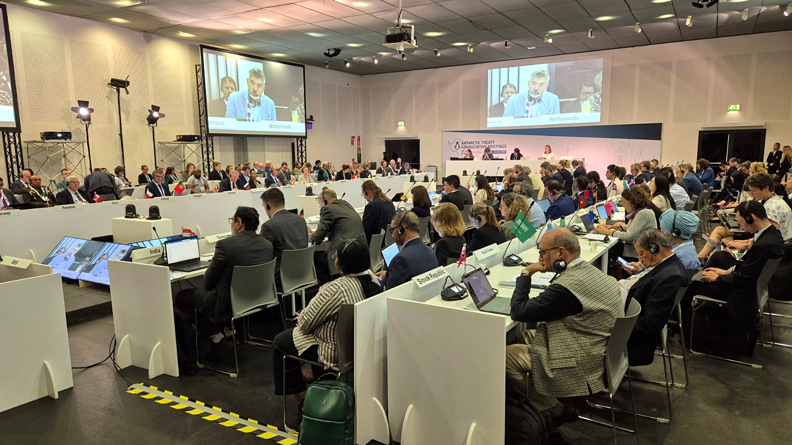 Top Antarctic meeting kicks off behind ‘Ice Curtain’ as transparency goes up in flames