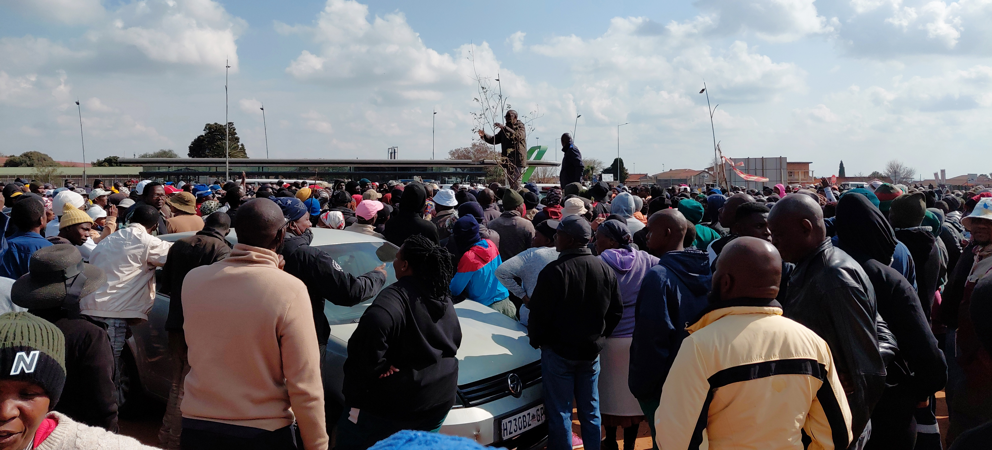 Ekurhuleni mayor suspends controversial R126 electricity tariff amid rising tensions in Tembisa protests