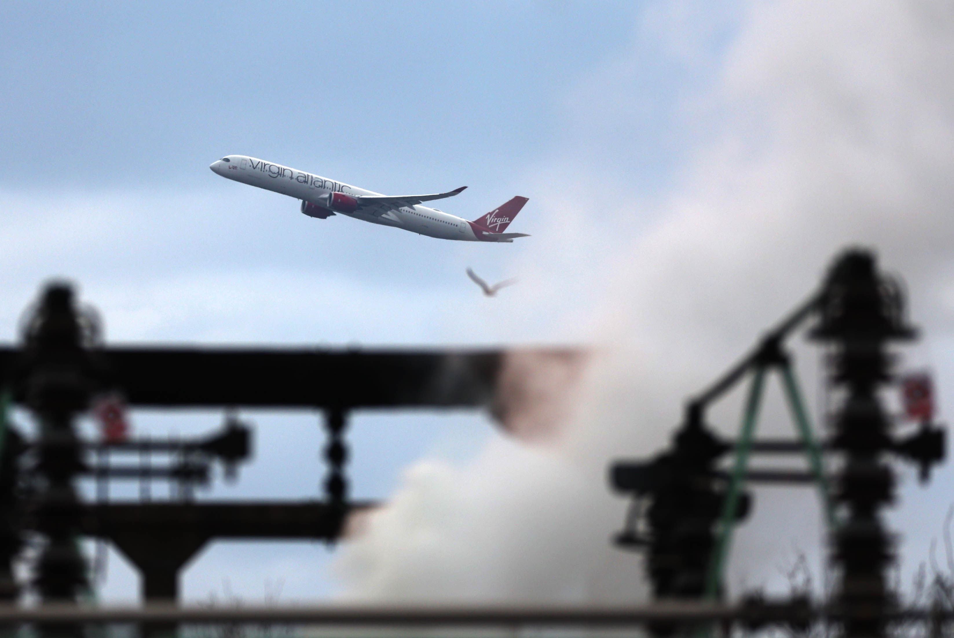 Flights resume at Heathrow Airport following power outage