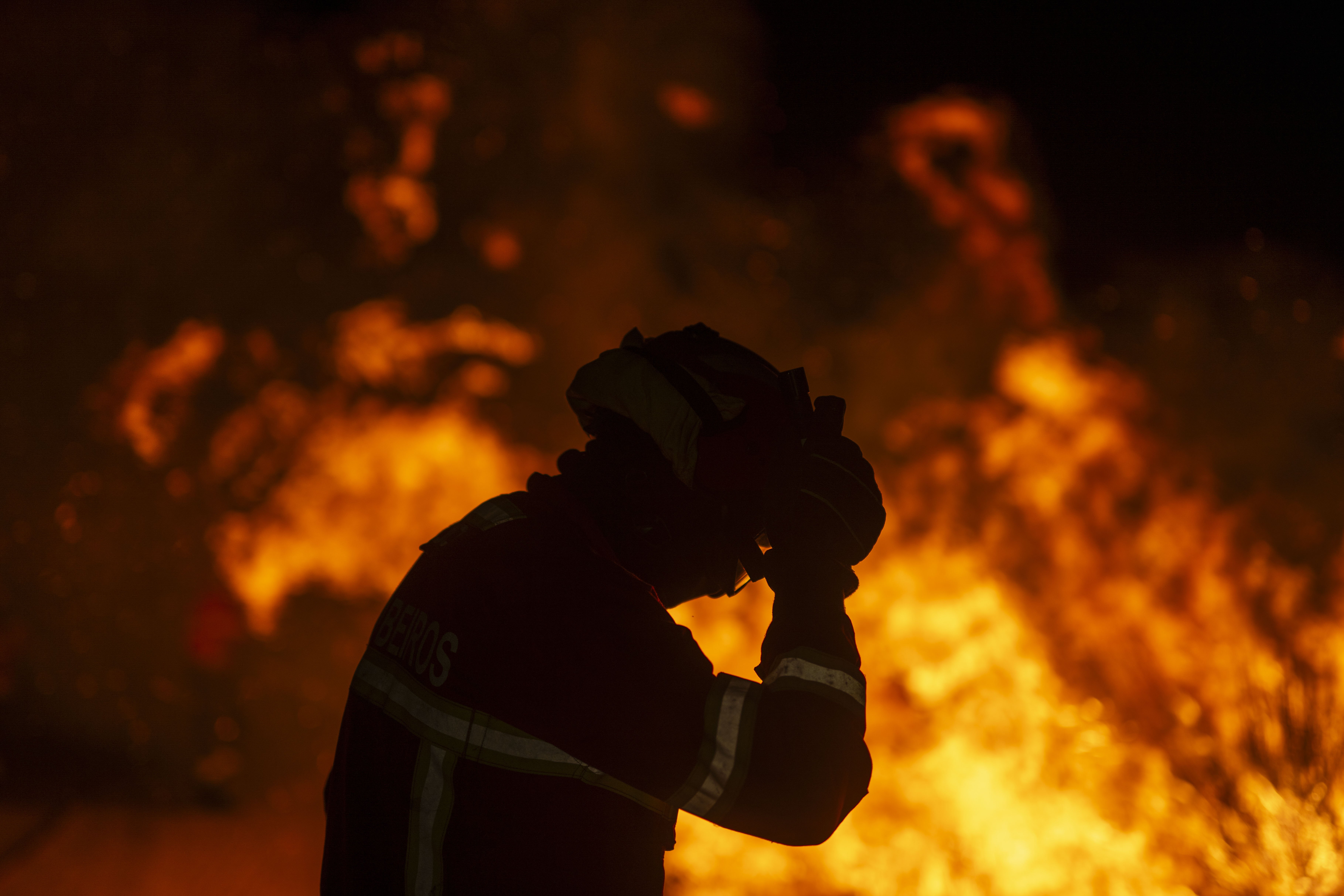 Willdfire in Ourense reaches Portugal