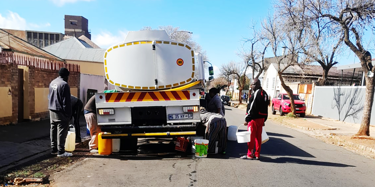 Mayor, bomb squad go AWOL as hundreds of thousands of Joburg households go without water – again