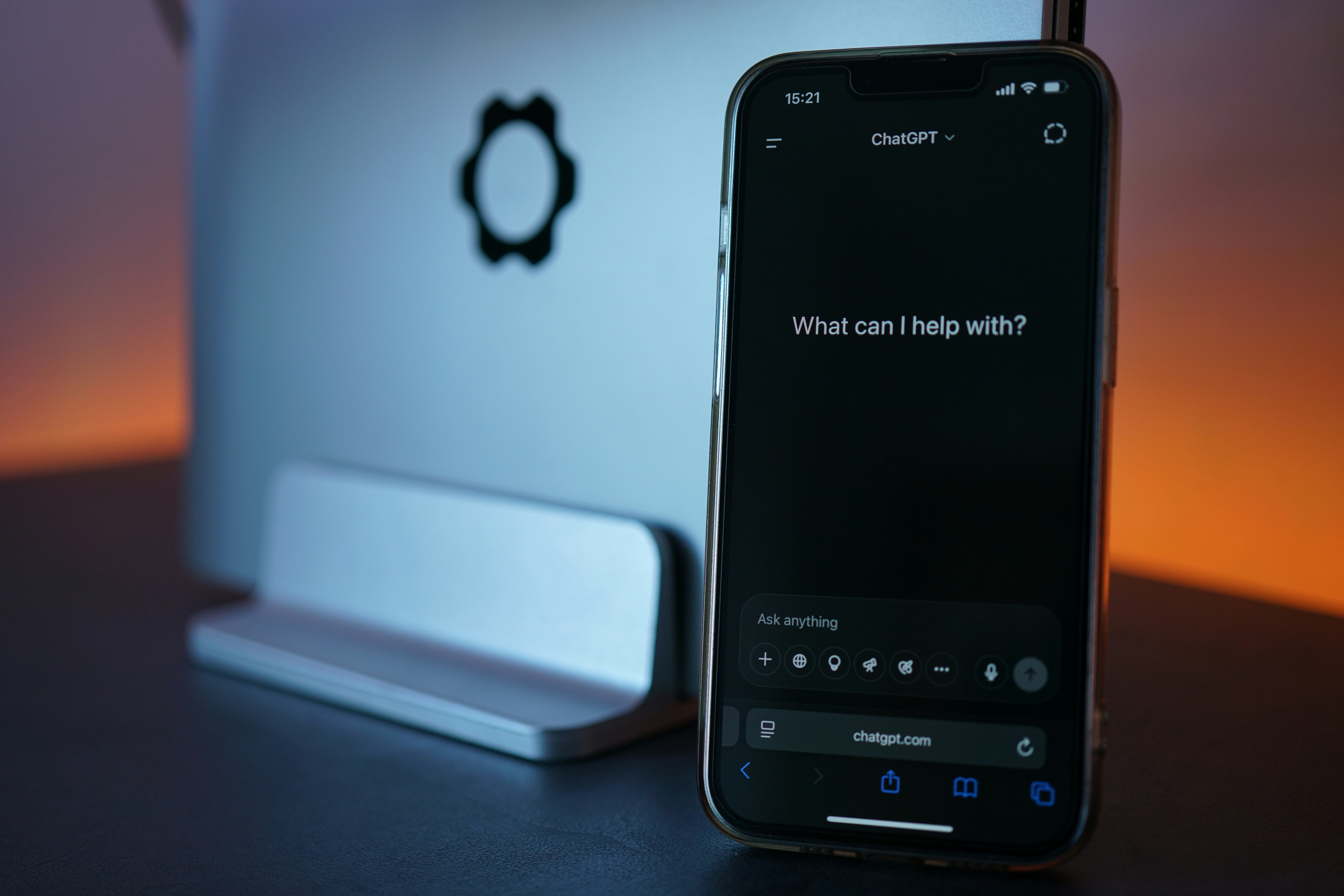 What makes a good AI prompt? Here are 4 expert tips
