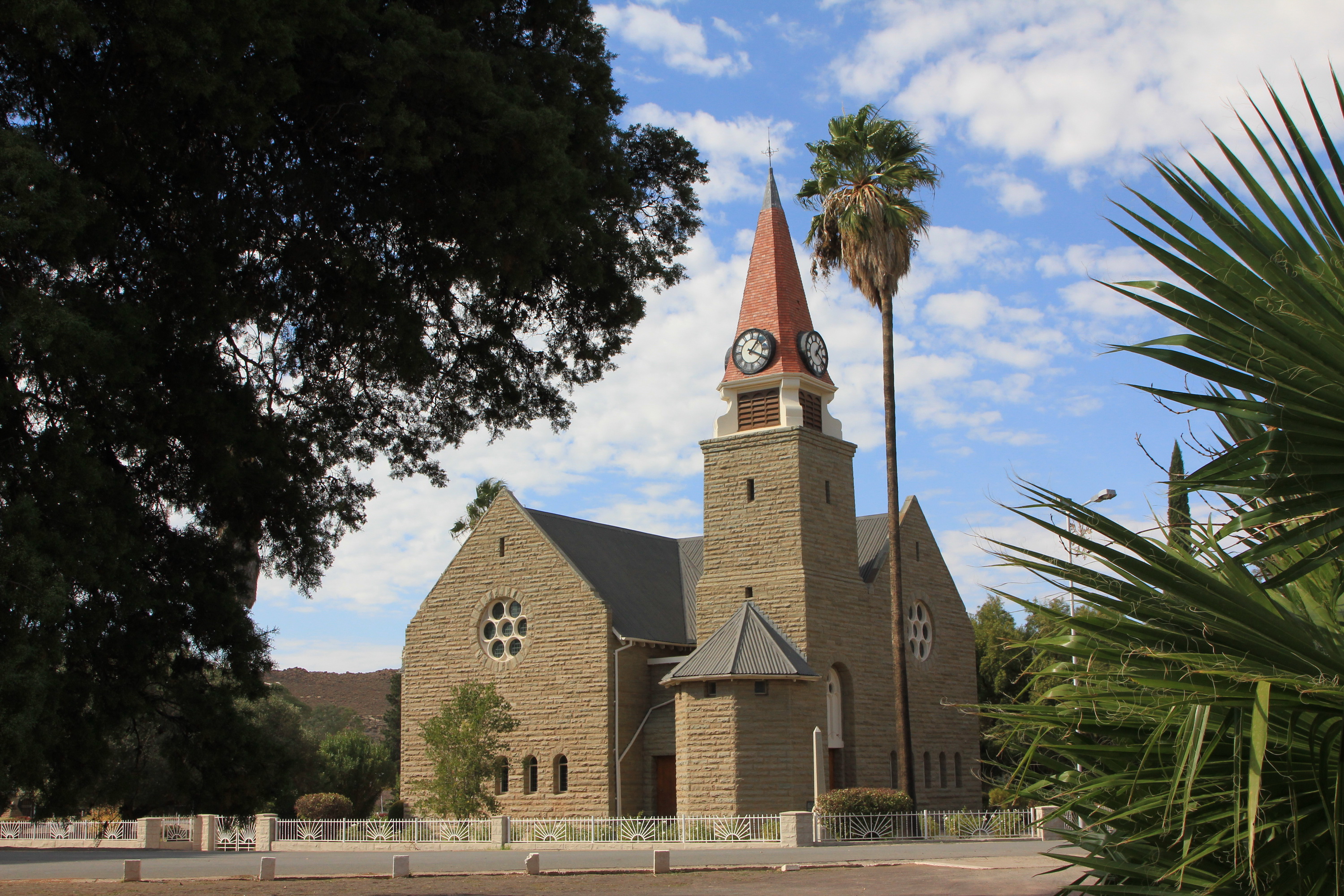 Discover Victoria West — gateway to the Upper Karoo, rich in history and scenic landscapes