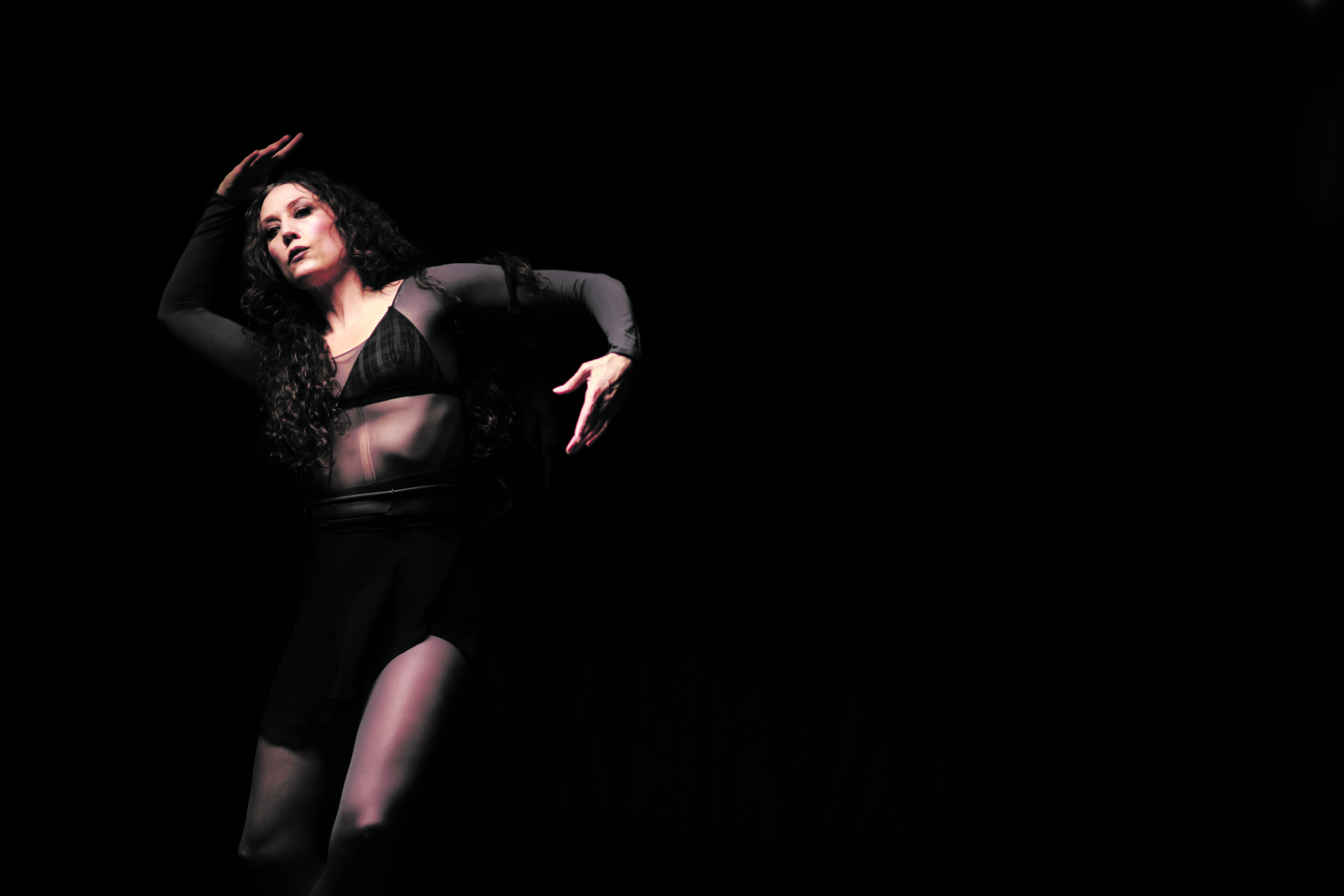 Ennobling spaces in a dance of darkness — singer-songwriter and actor Inge Beckmann