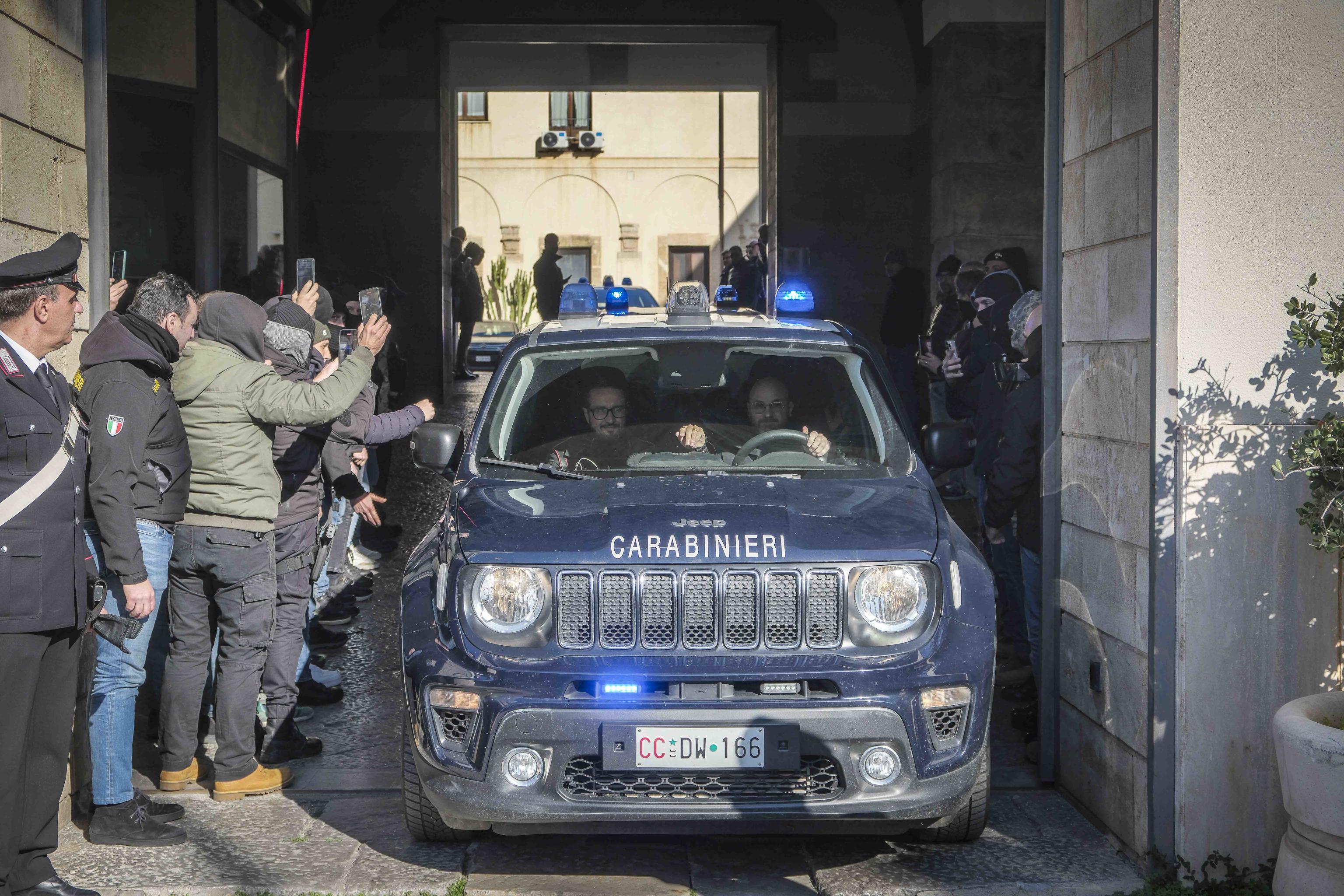 Italian police arrest over 180 suspected Cosa Nostra members