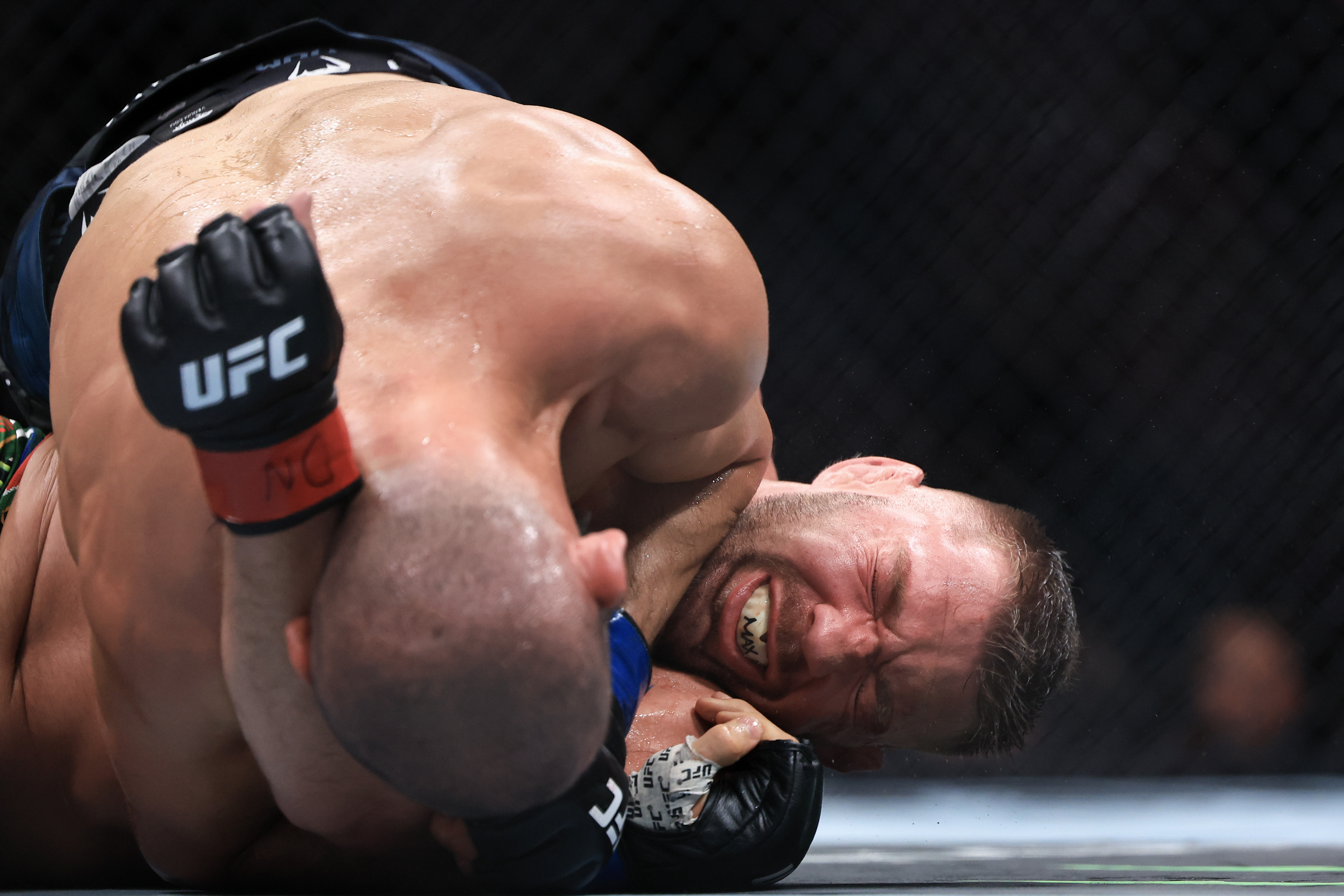Dricus du Plessis loses UFC middleweight belt to powerful Khamzat Chimaev