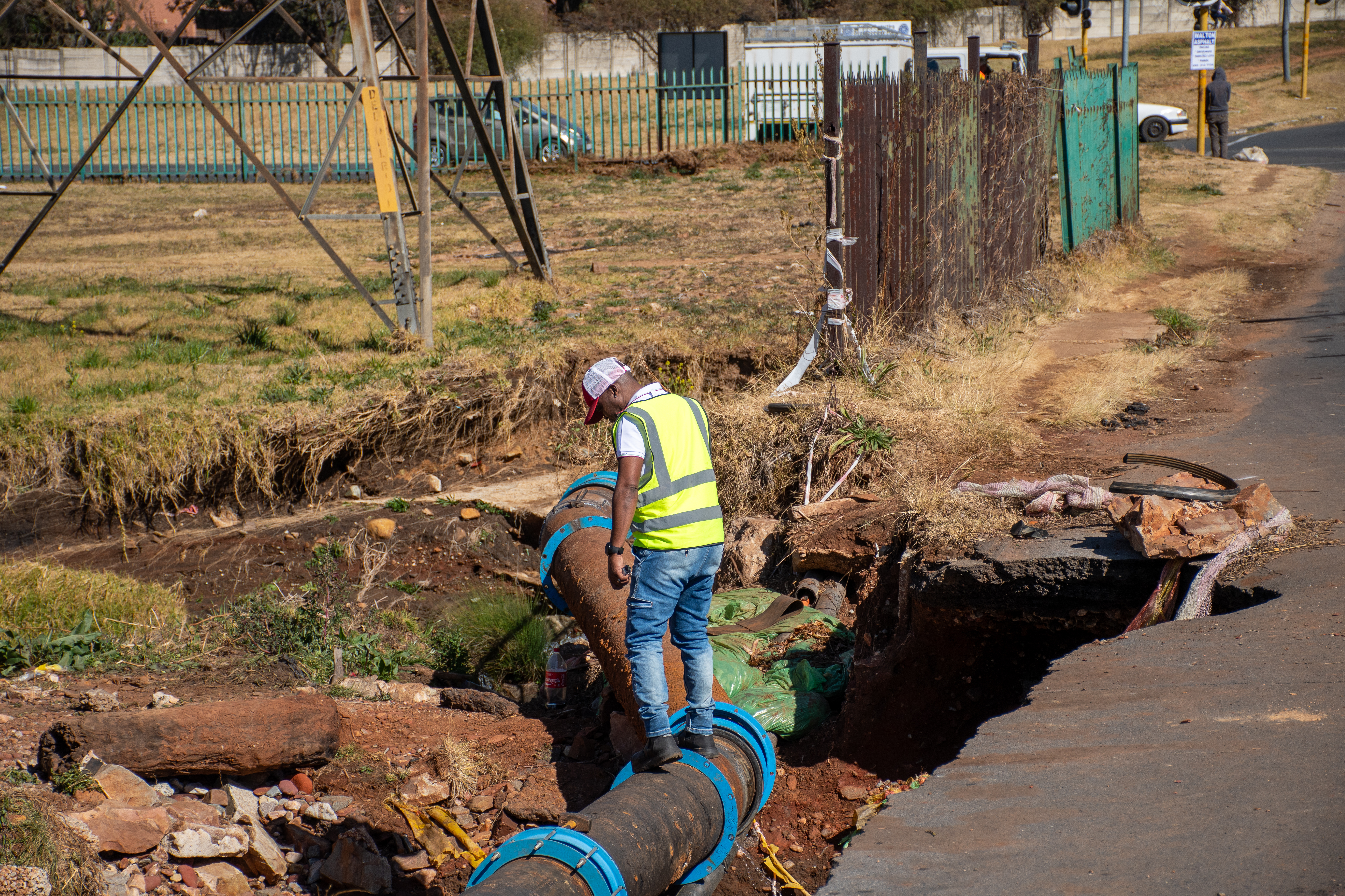 How a burst pipe in Randburg exposes Joburg’s deepening water crisis