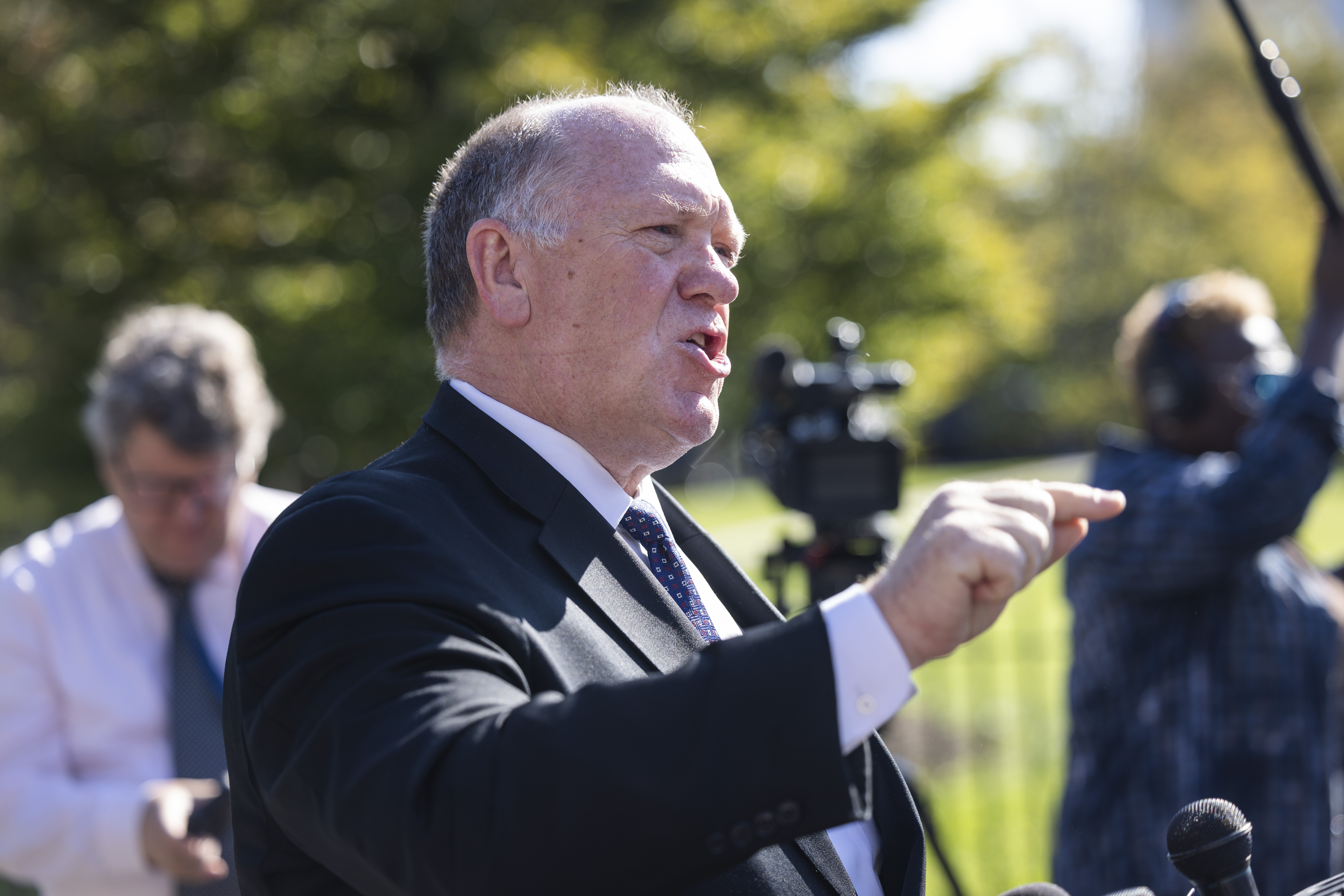 US border czar speaks to reporters at White House about ICE crackdowns