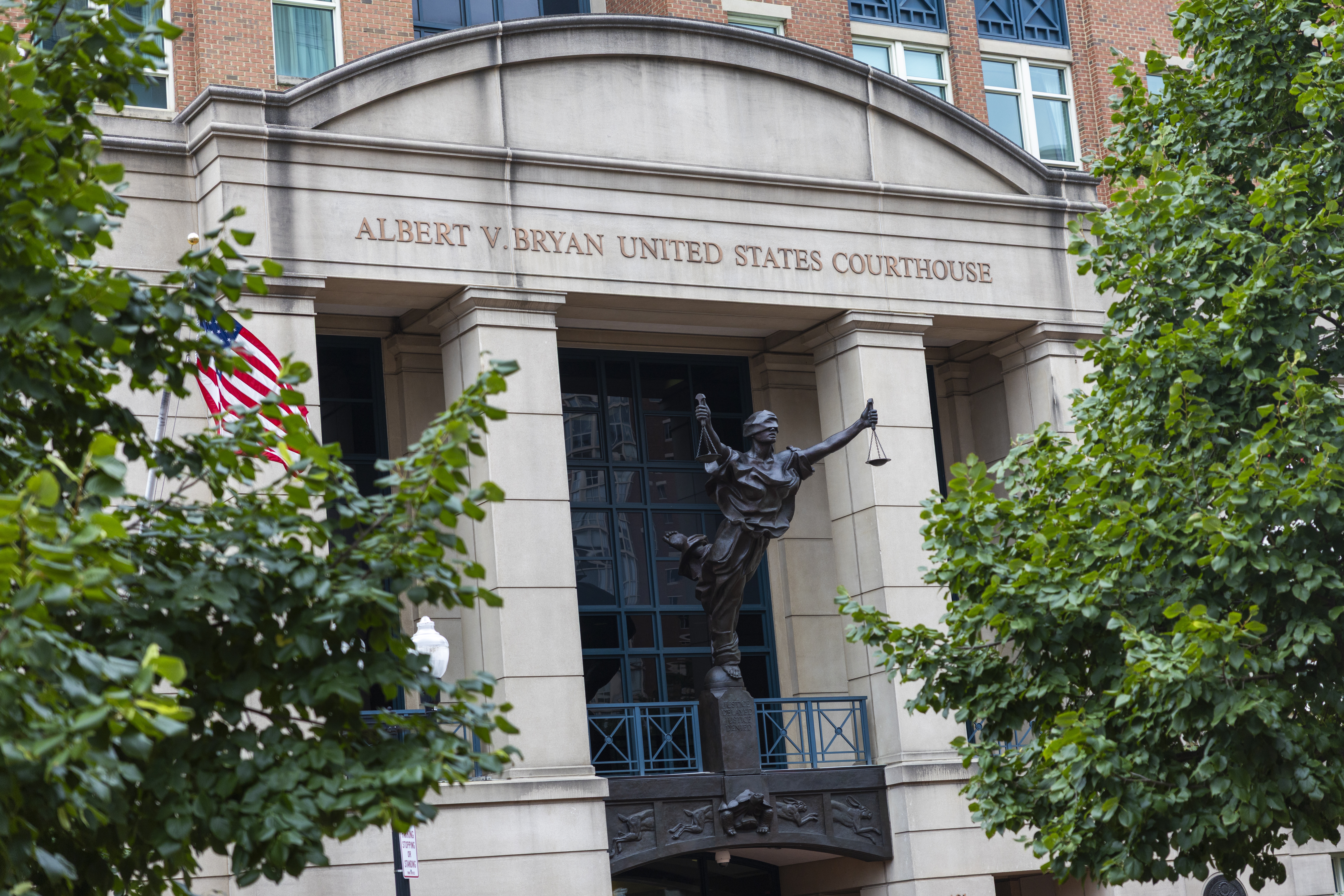 Federal prosecutors seek an indictment of former FBI Director James Comey