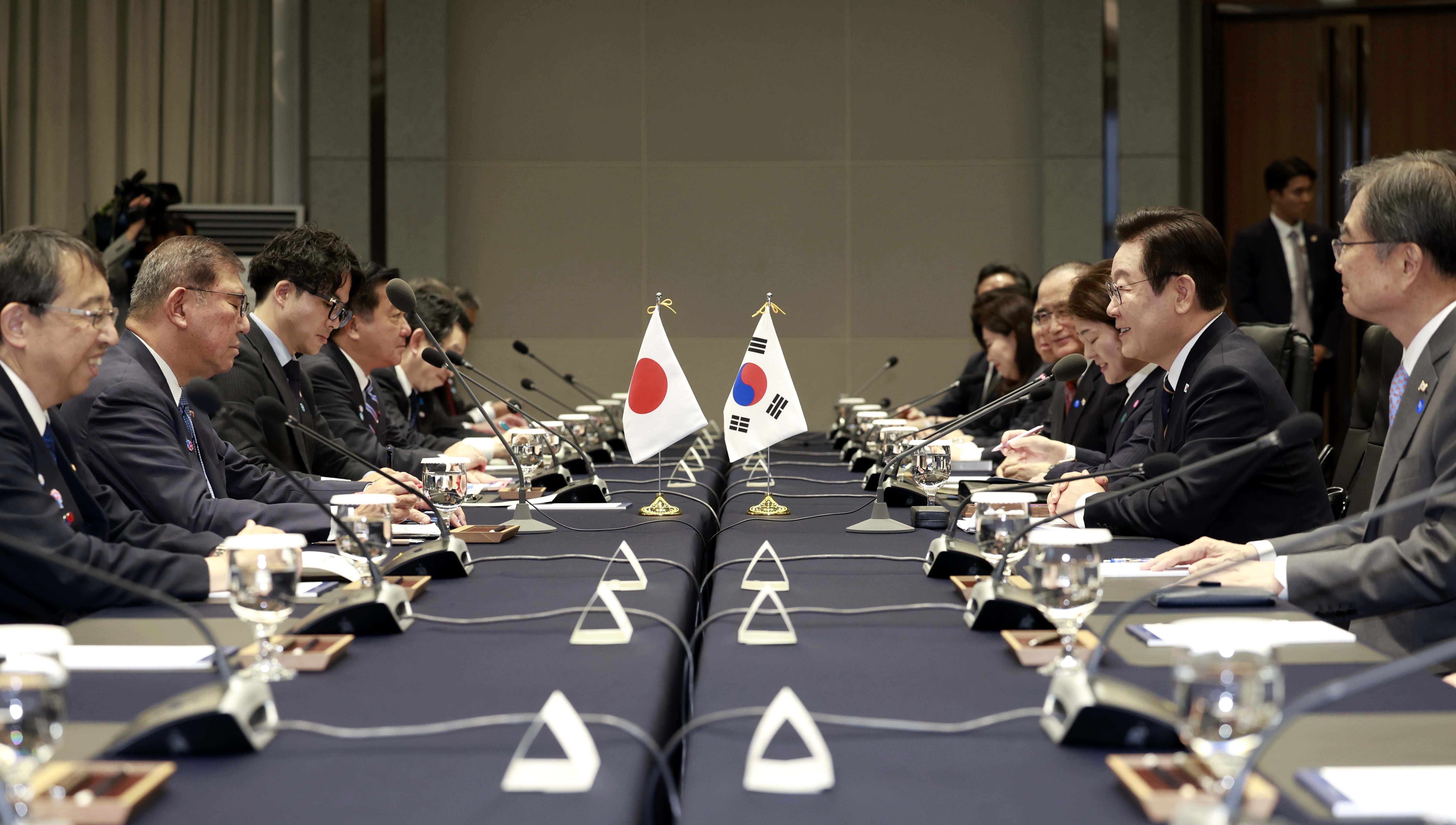 South Korea's Lee, outgoing Japan PM Ishiba hold talks on global trade, North Korea