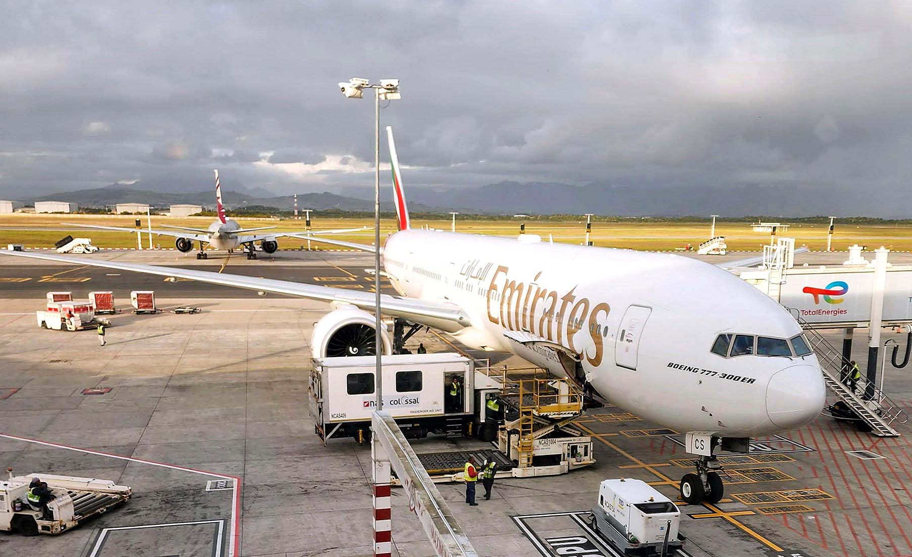 Emirates overhauls 777s as delivery delays bite