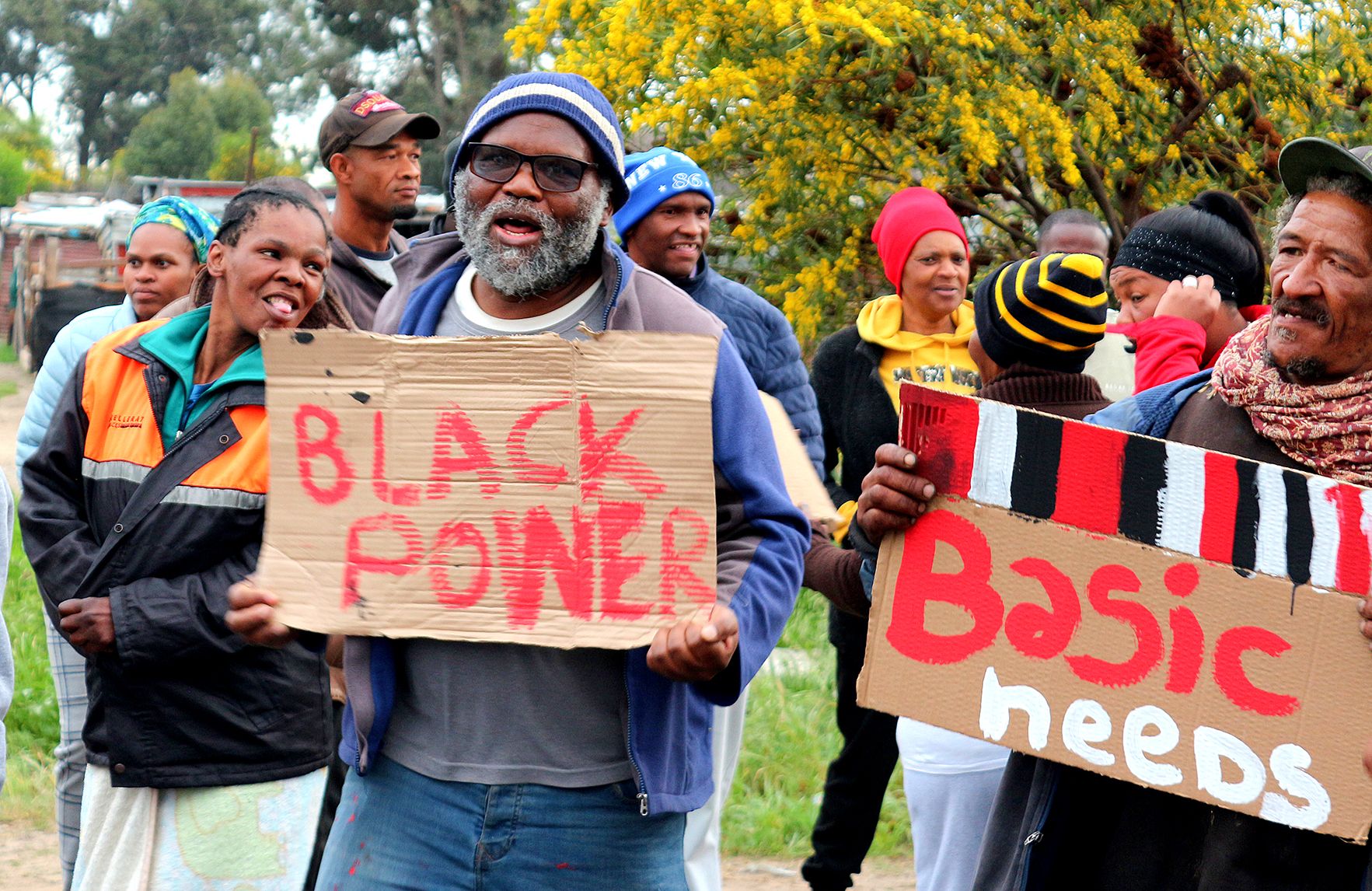 Informal settlement protestors demanding basic services shut down Cape Town’s Voortrekker Road