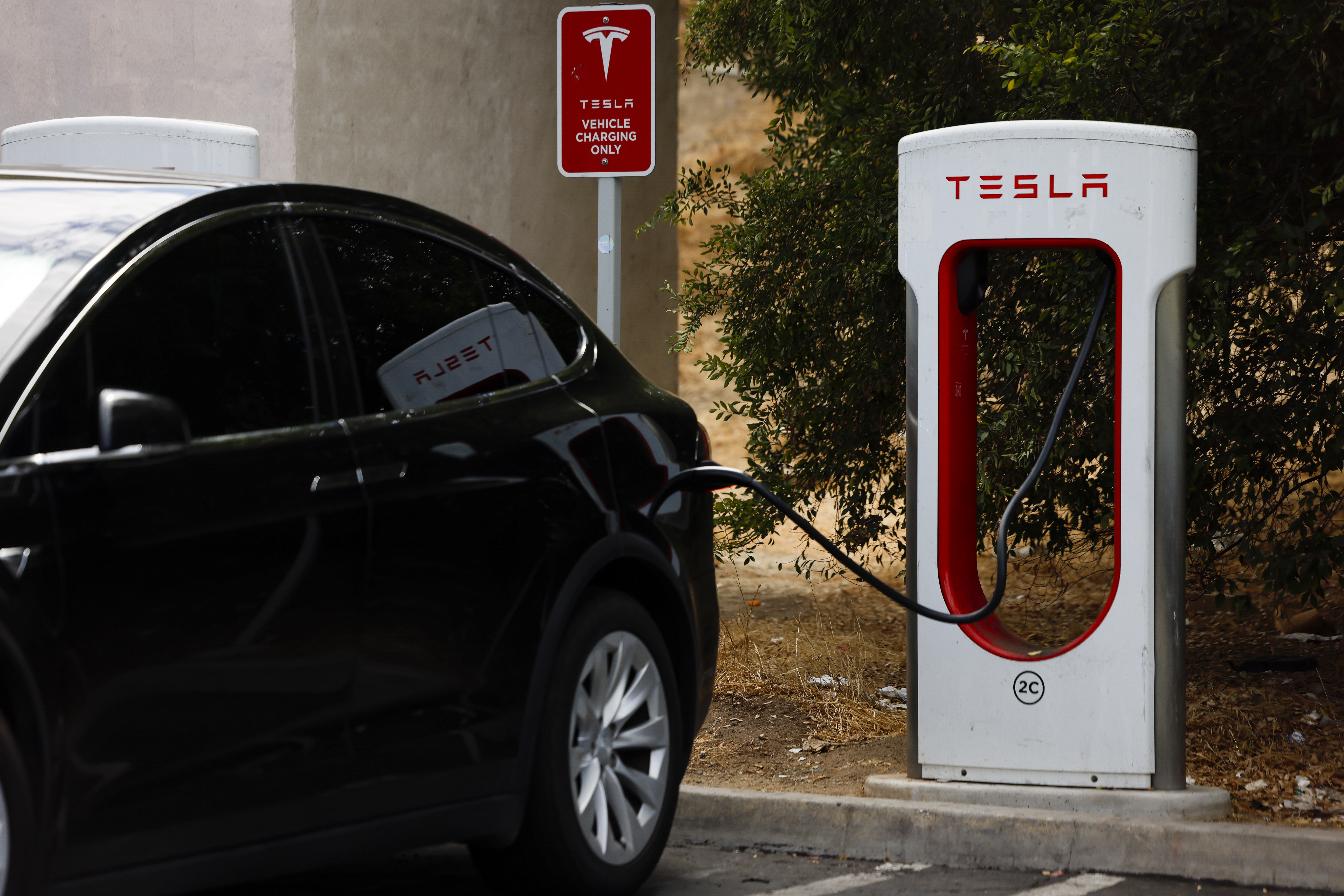Electric vehicle tax break set to expire in the US