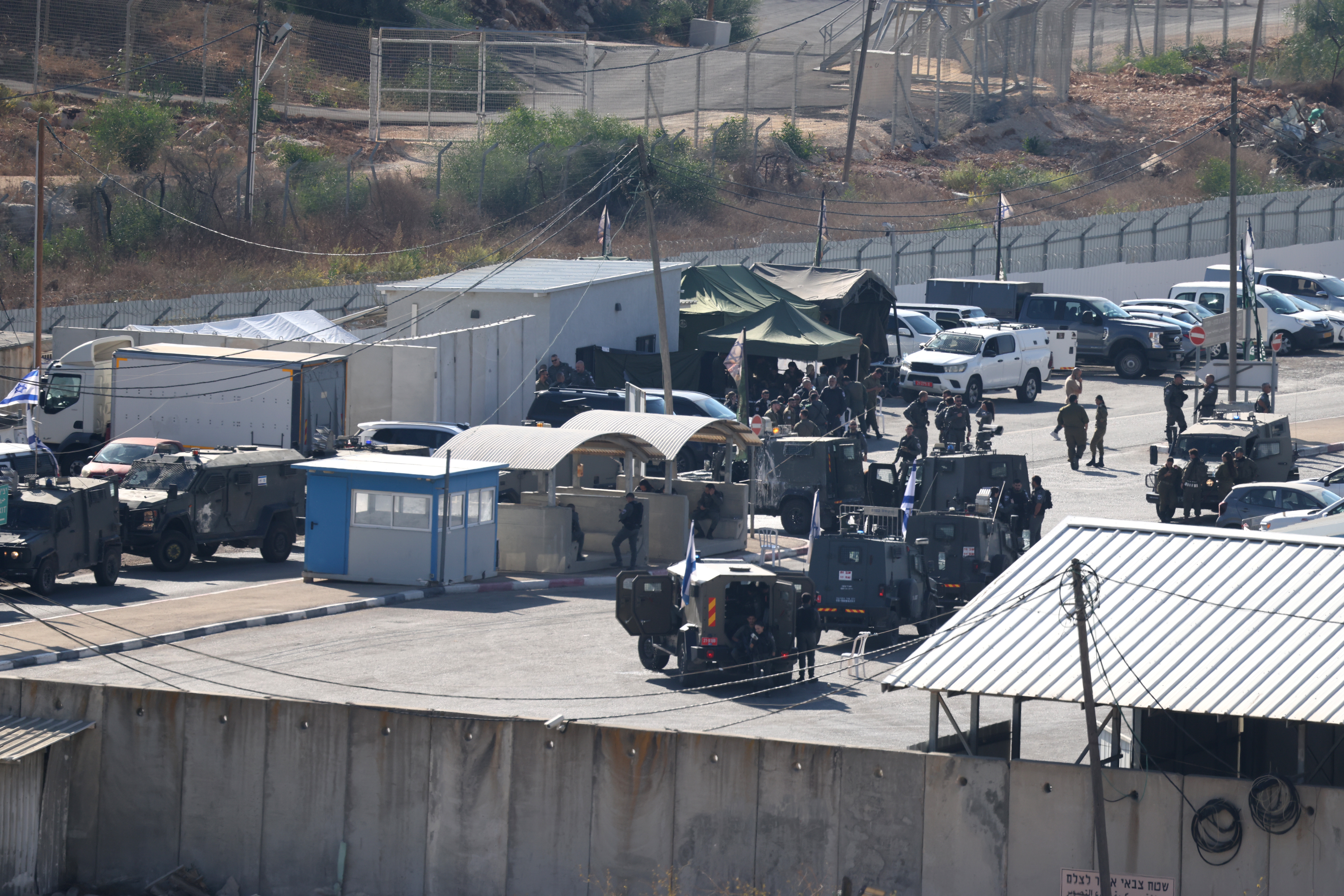 Hostage and prisoner exchange between Israel and Hamas