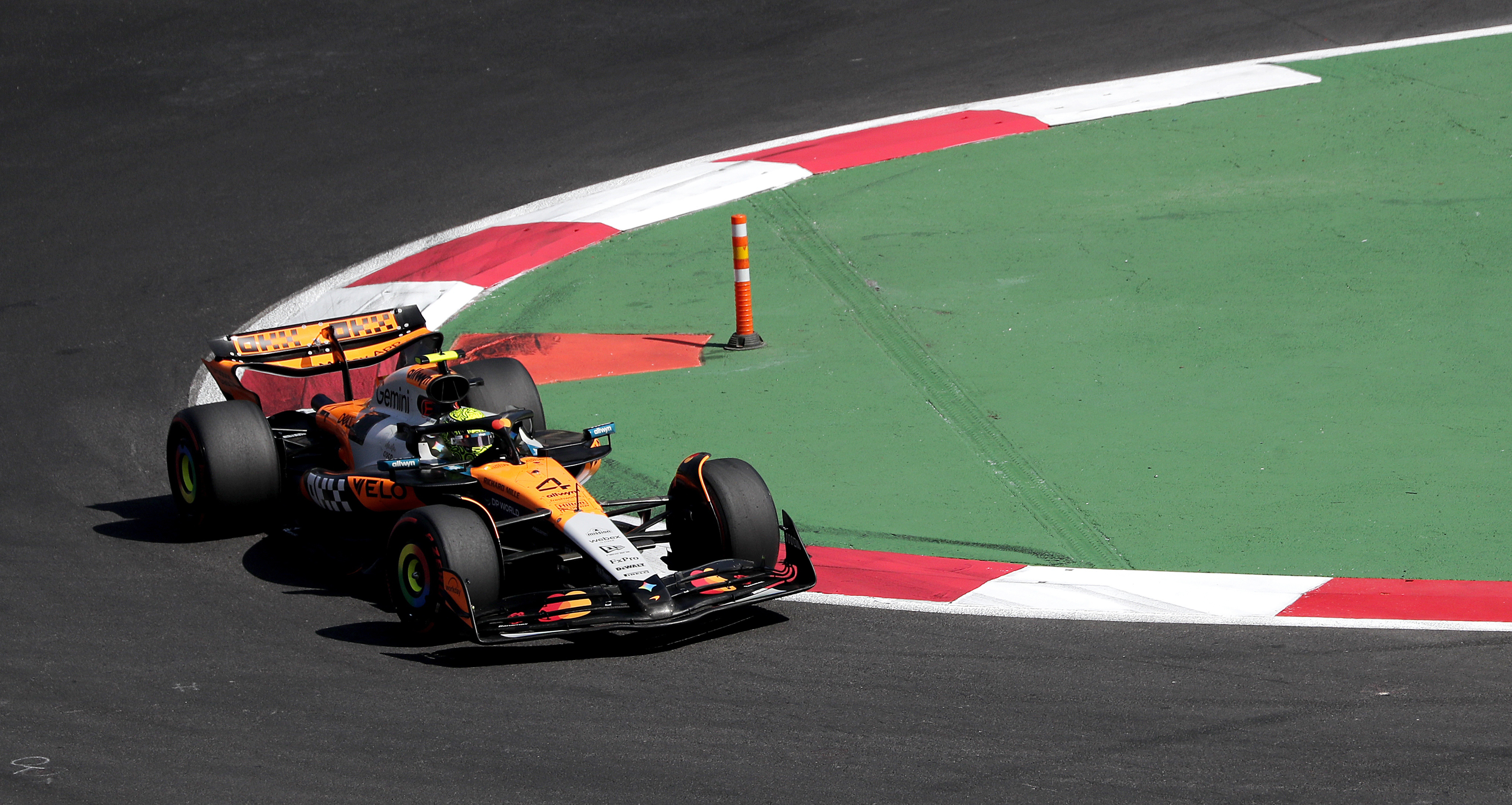 Battle for Formula One drivers’ championship set to go down to the wire