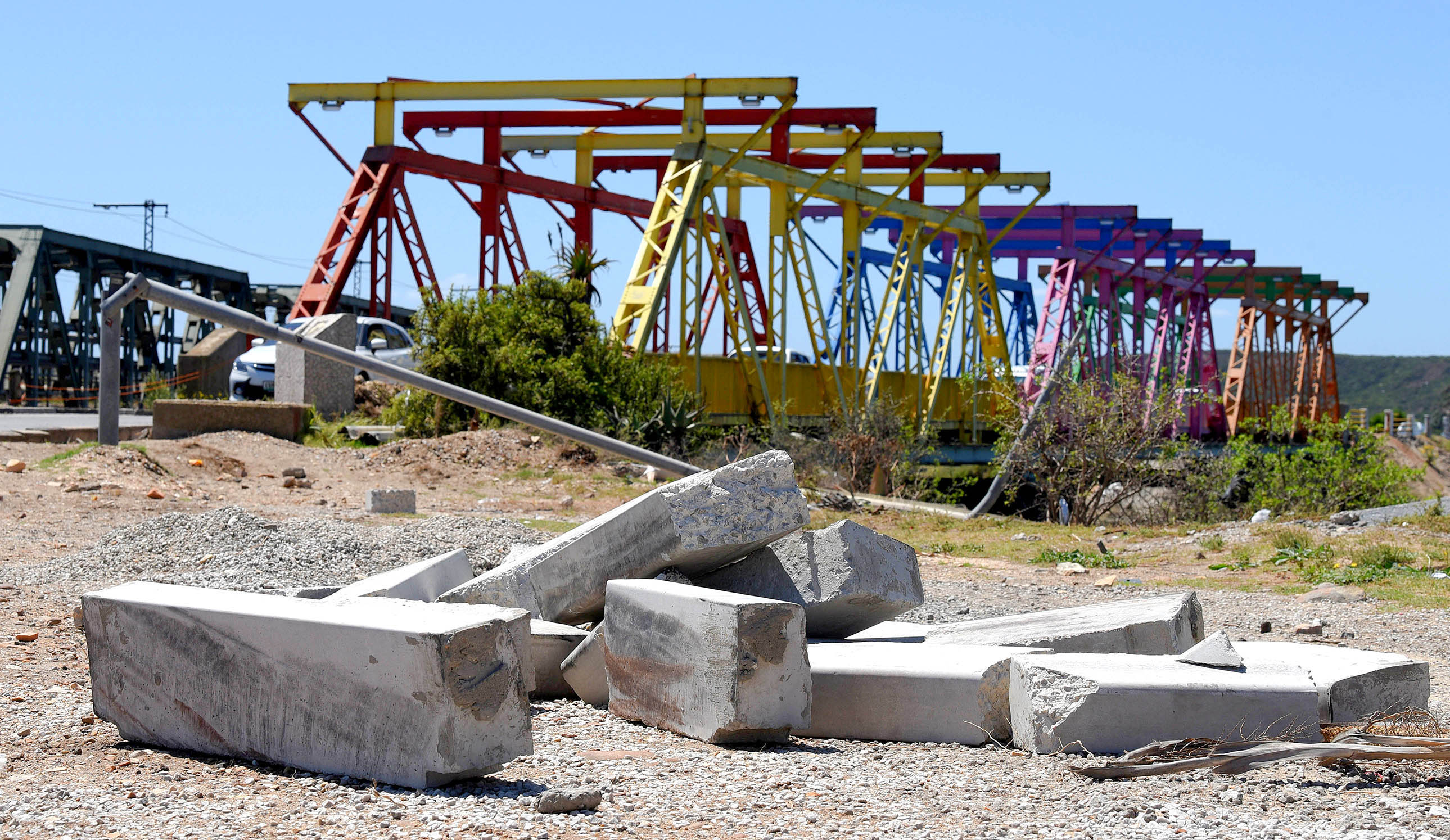 South Africa's unemployment rate falls, helped by construction