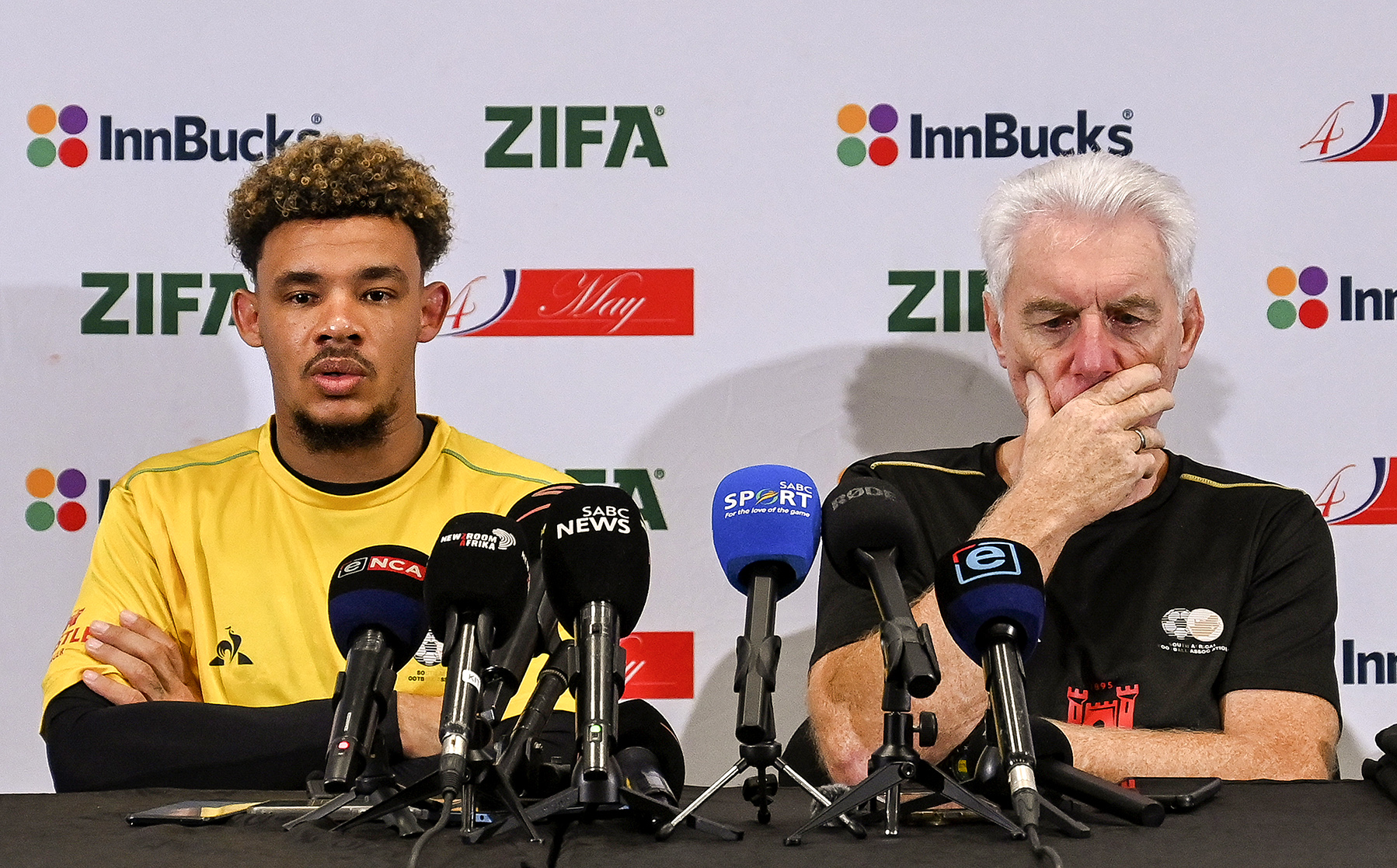 Ronwen Williams and Hugo Broos, head coach of South Africa during the South Africa national men's team training session and press conference at Moses Mabhida Stadium on October 09, 2025 in Durban, South Africa. (Photo: Darren Stewart / Gallo Images)