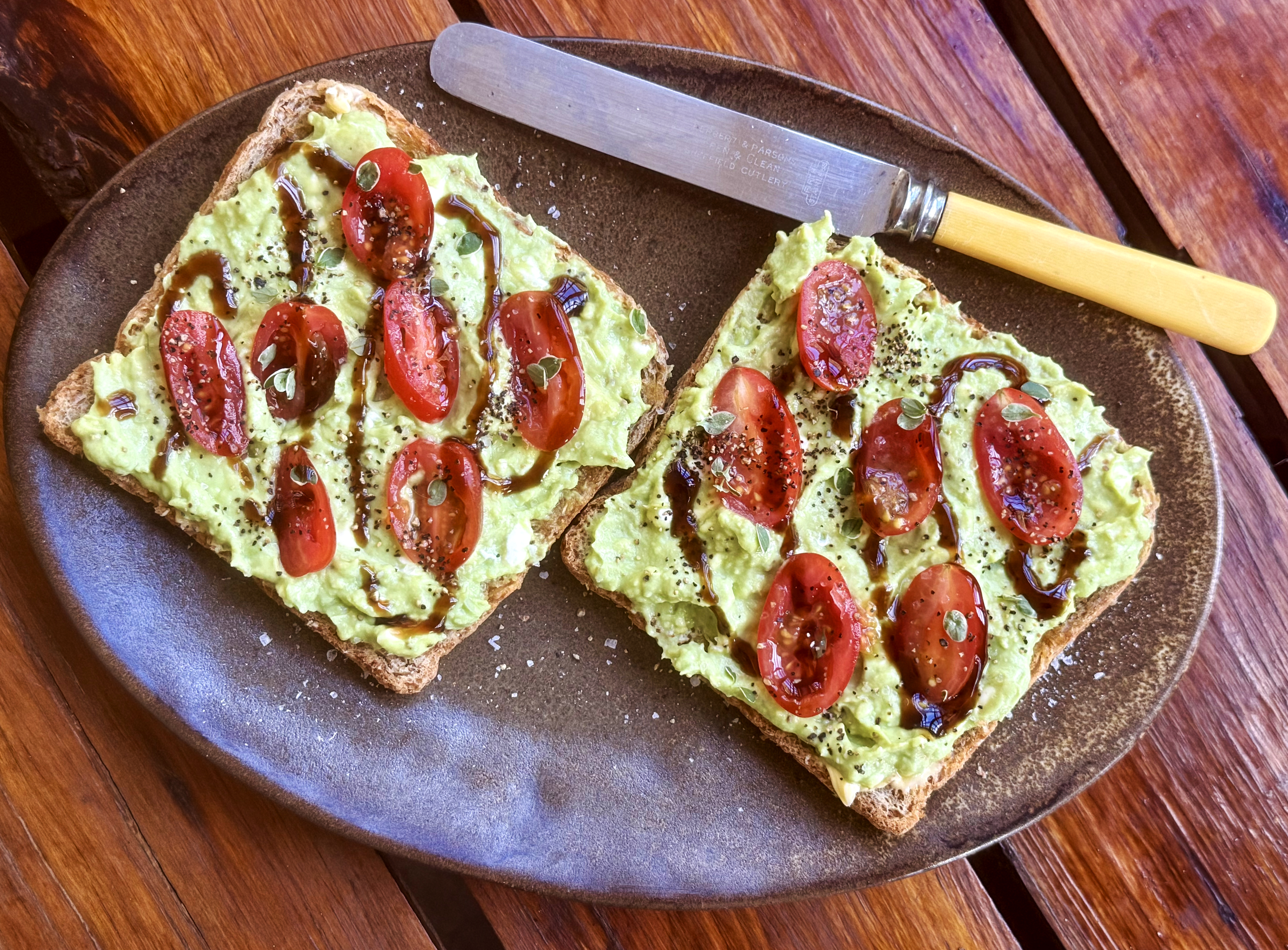 Lekker Brekker Monday: Creamy avocado on toast