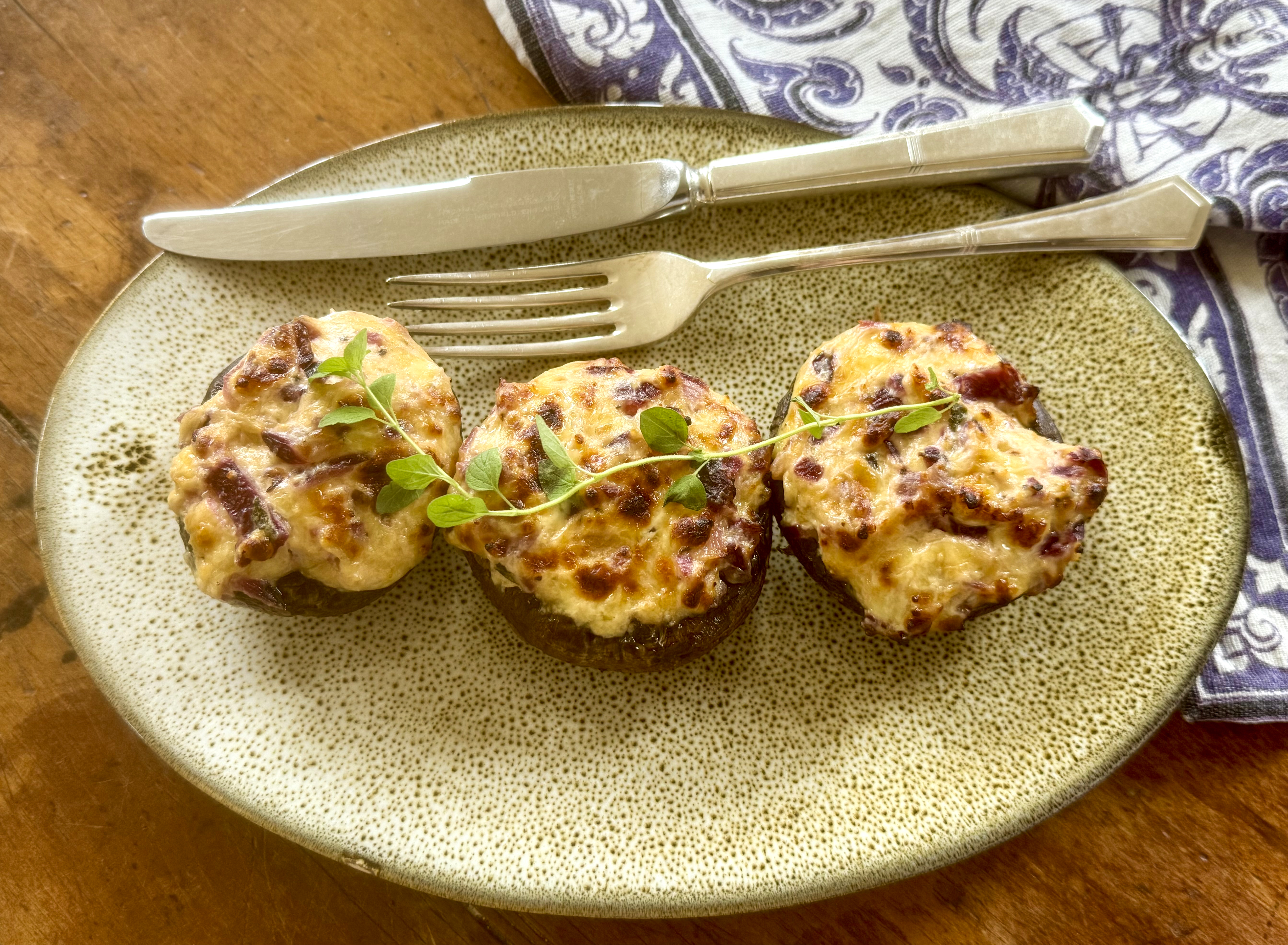 Lekker Brekker Monday: Brown mushrooms stuffed with labneh, cheese and red onion