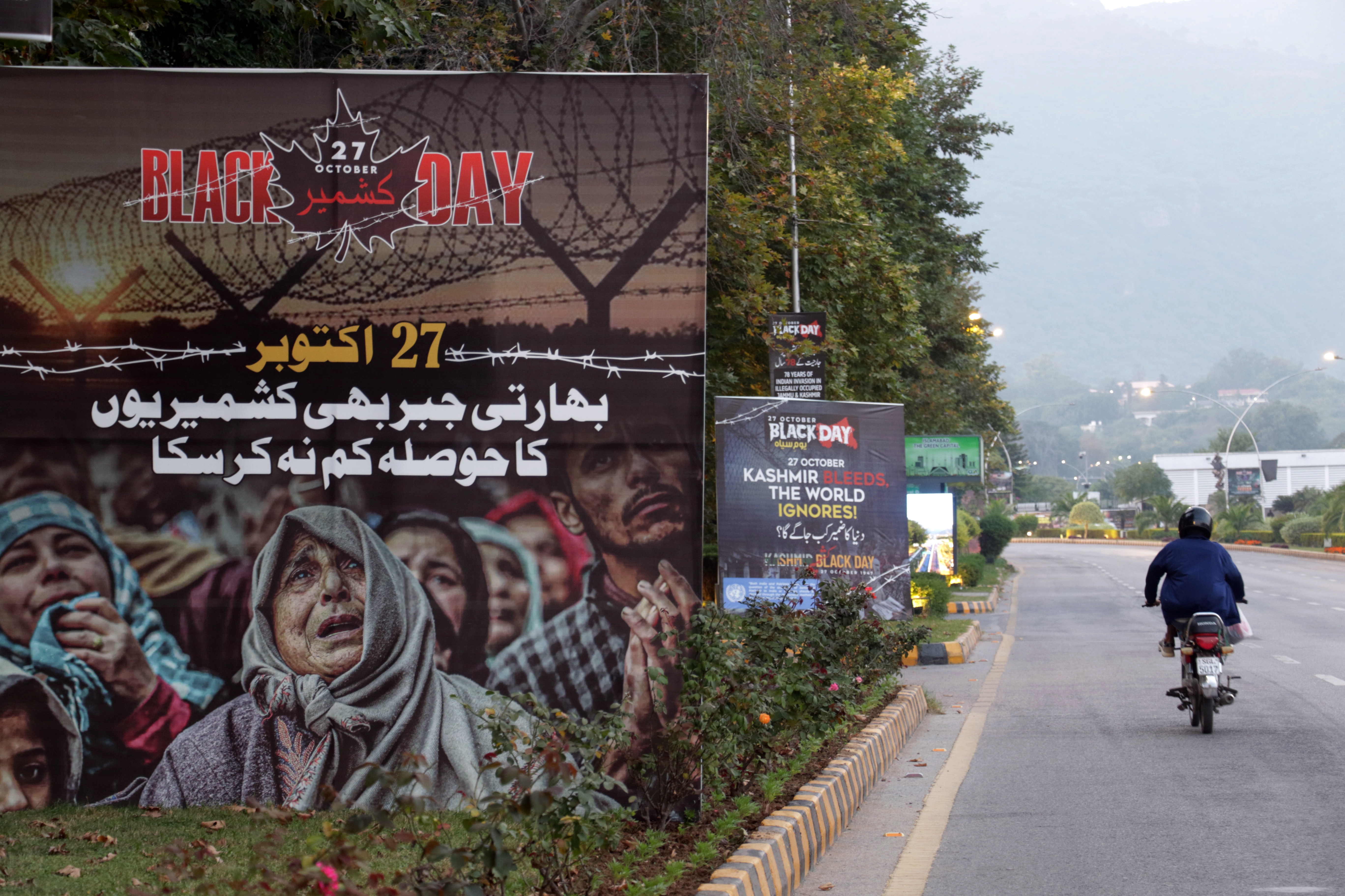 Explosion injures eight outside court in Islamabad, police say