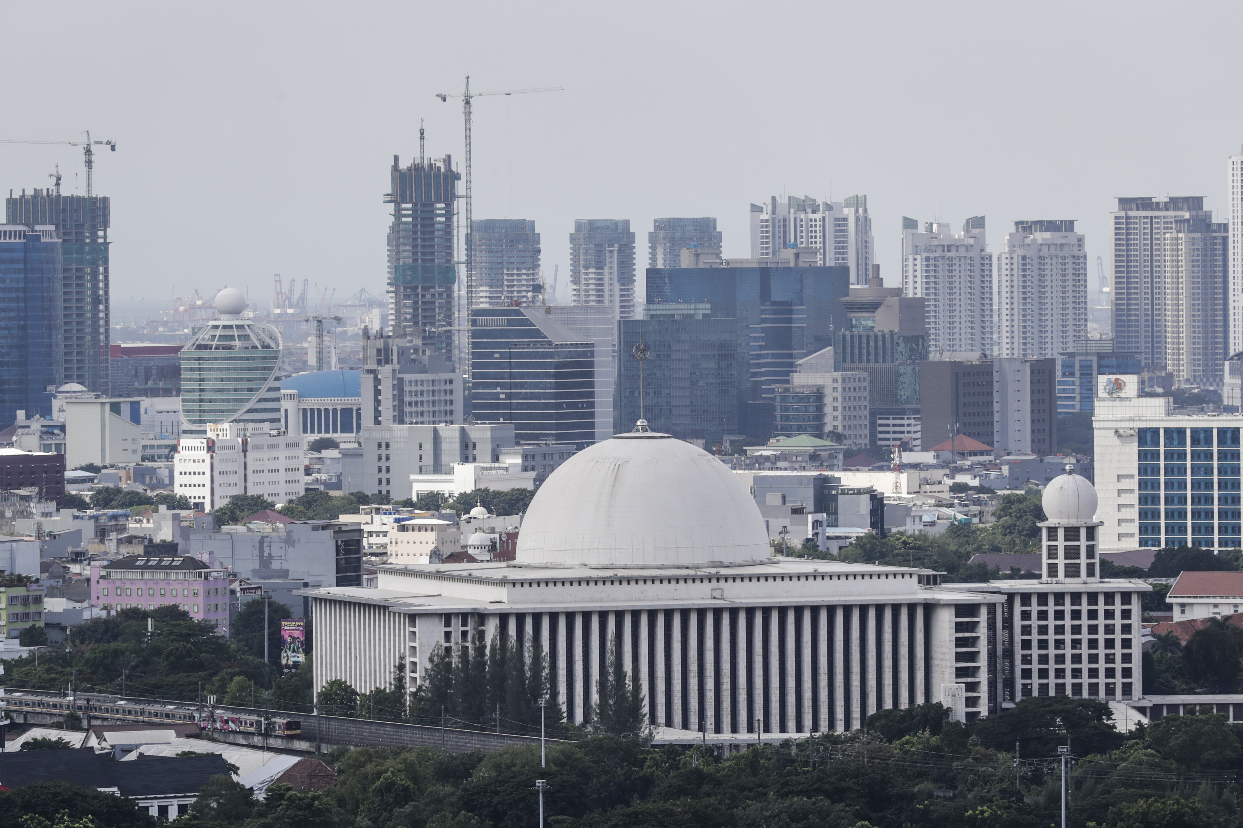 Indonesia plans to move capital away from Jakarta