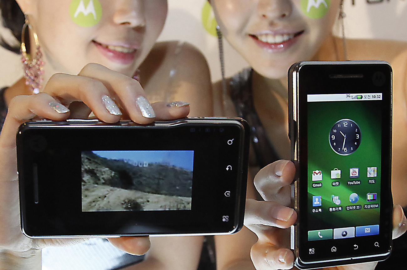 12 February: Motorola to split in two companies