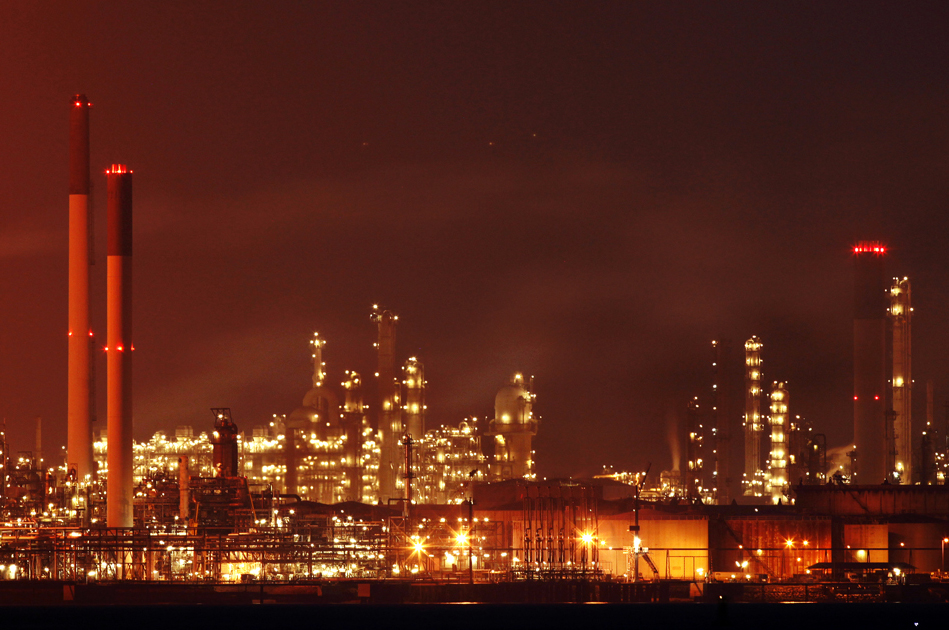 Shell's largest refinery could be out for one month
