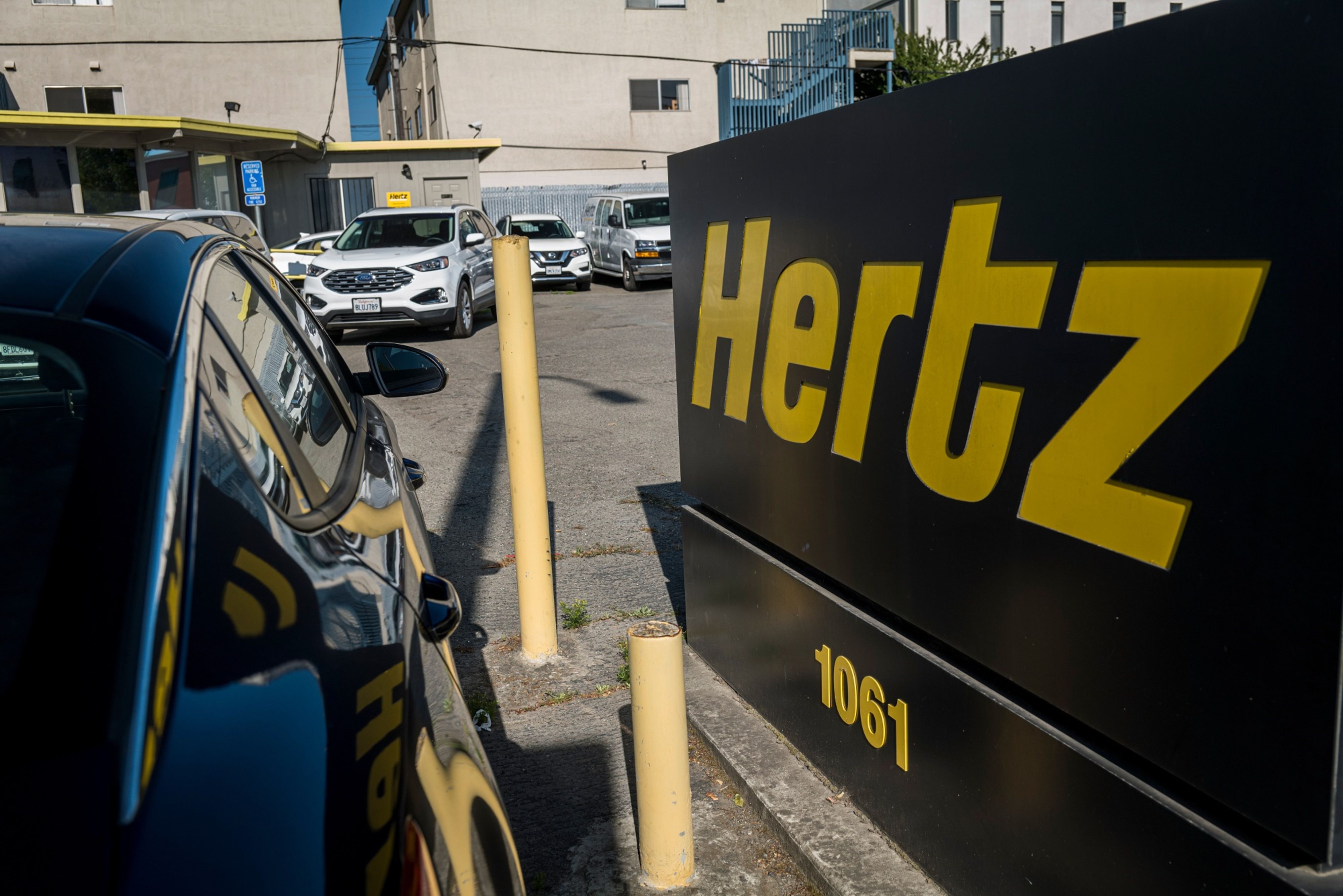Carl Icahn Exits Hertz After Six-Year Bet Ends With Bankruptcy