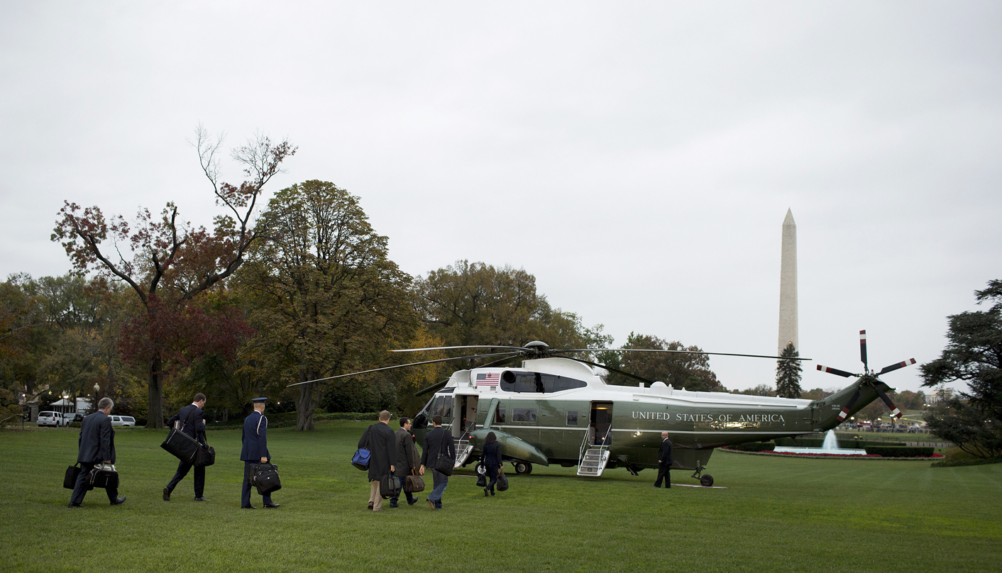 Hurricane forces Obama to balance governing, campaigning