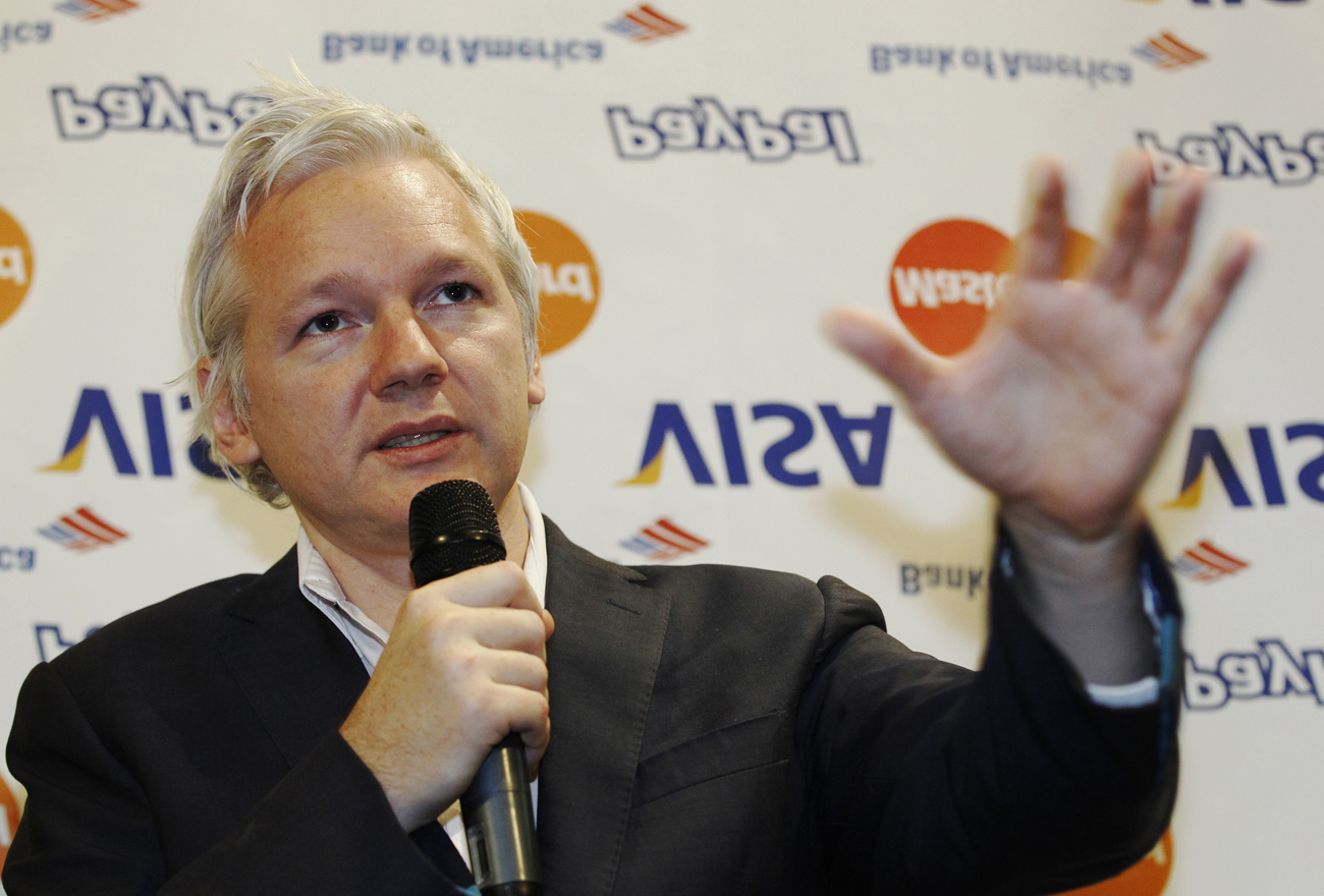 WikiLeaks suspends publishing, fights banking blockade