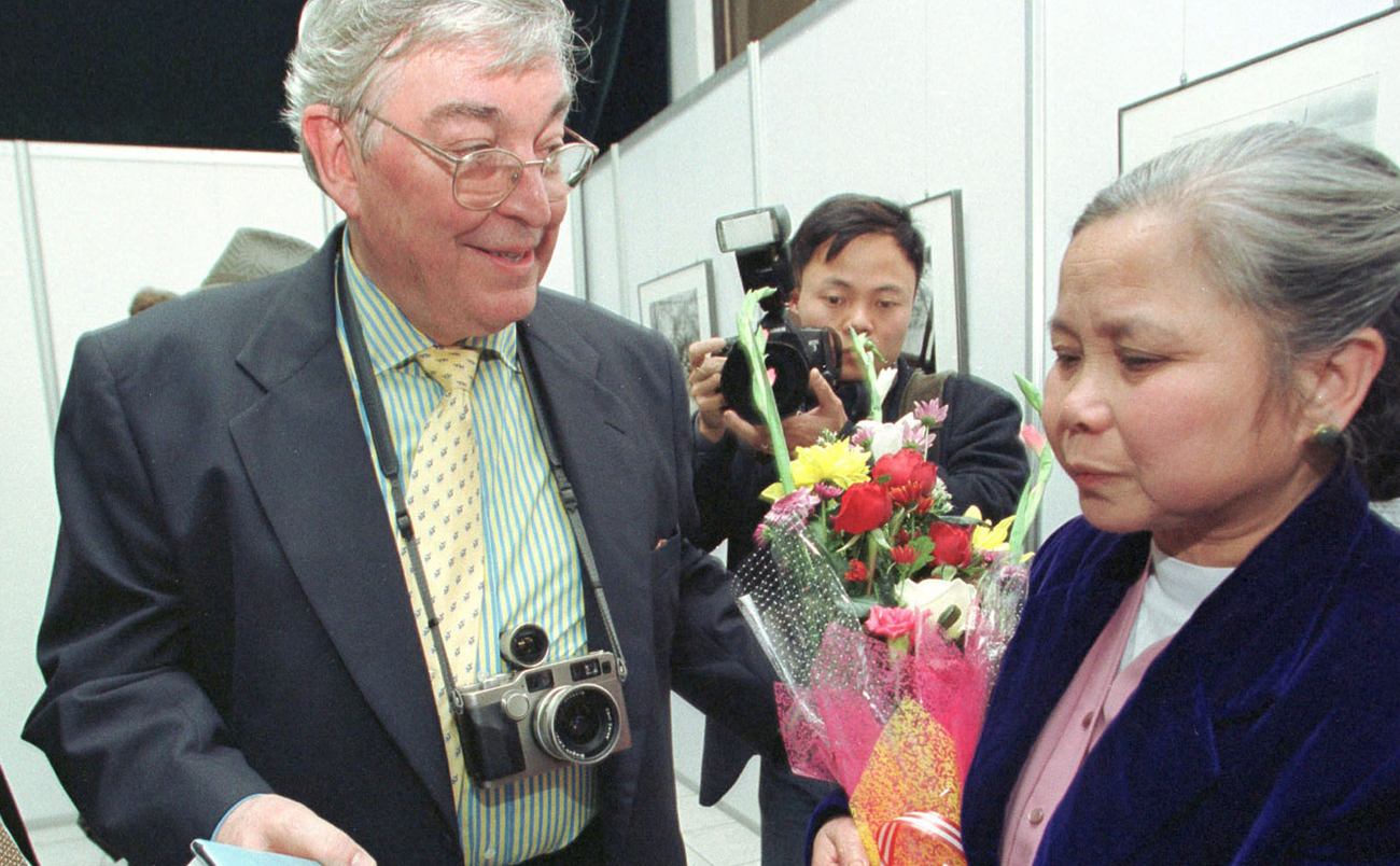 HORST FAAS PRESENTS "REQUIEM" BOOK TO VIETNAM WIDOW IN HANOI.