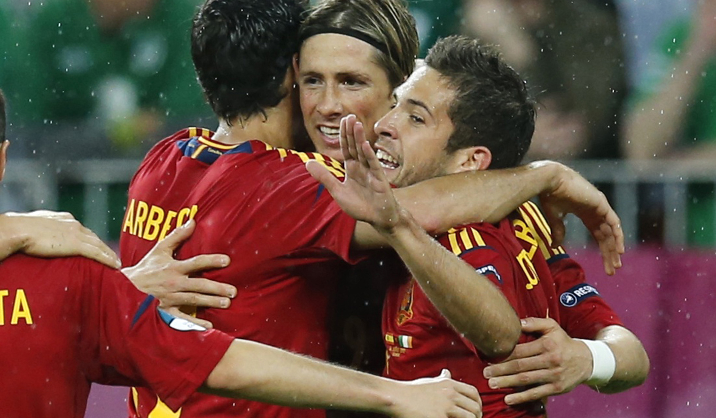 Euro 2012: Spain march on as Irish sing in rain