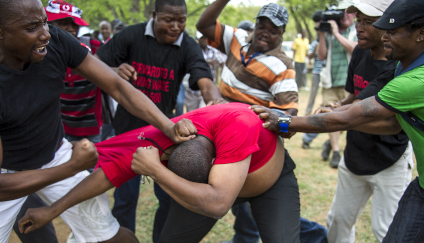 War: Cosatu vs Amplats strikers. Battlefield: Rustenburg.