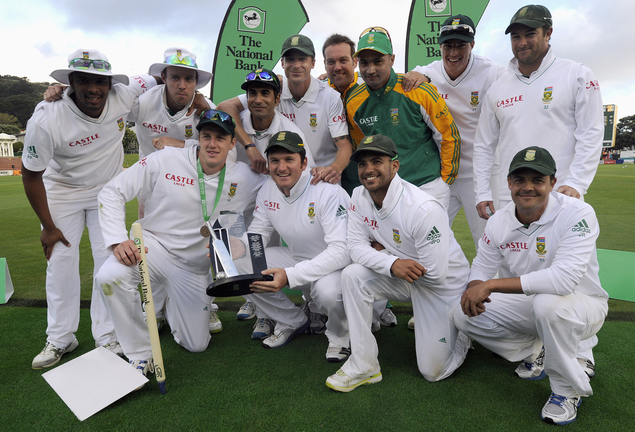 South Africa's Smith and his team pose with the series trophy after drawing the third and final international cricket test match against New Zealand in Wellington