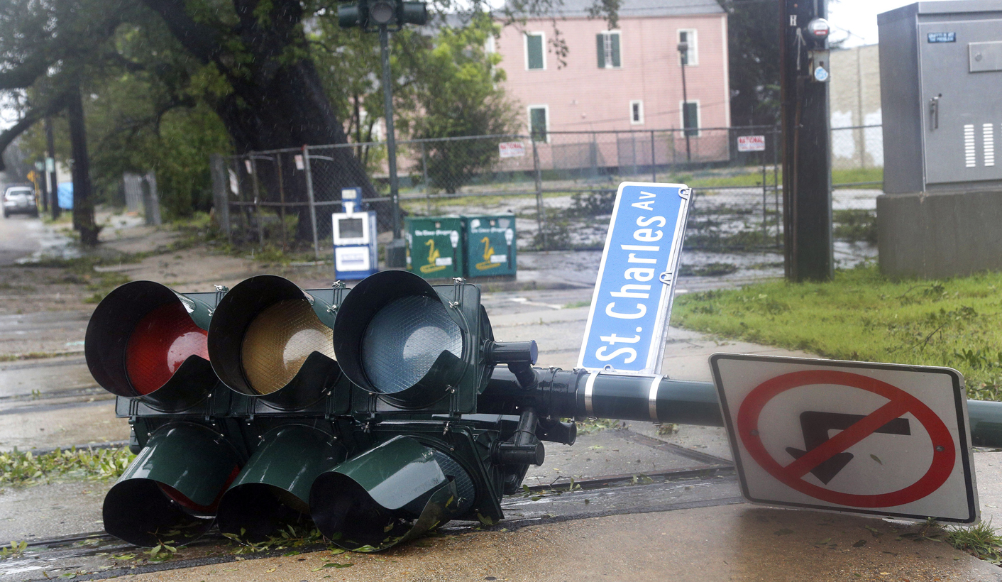 US oil industry waits out Isaac, no damage reported