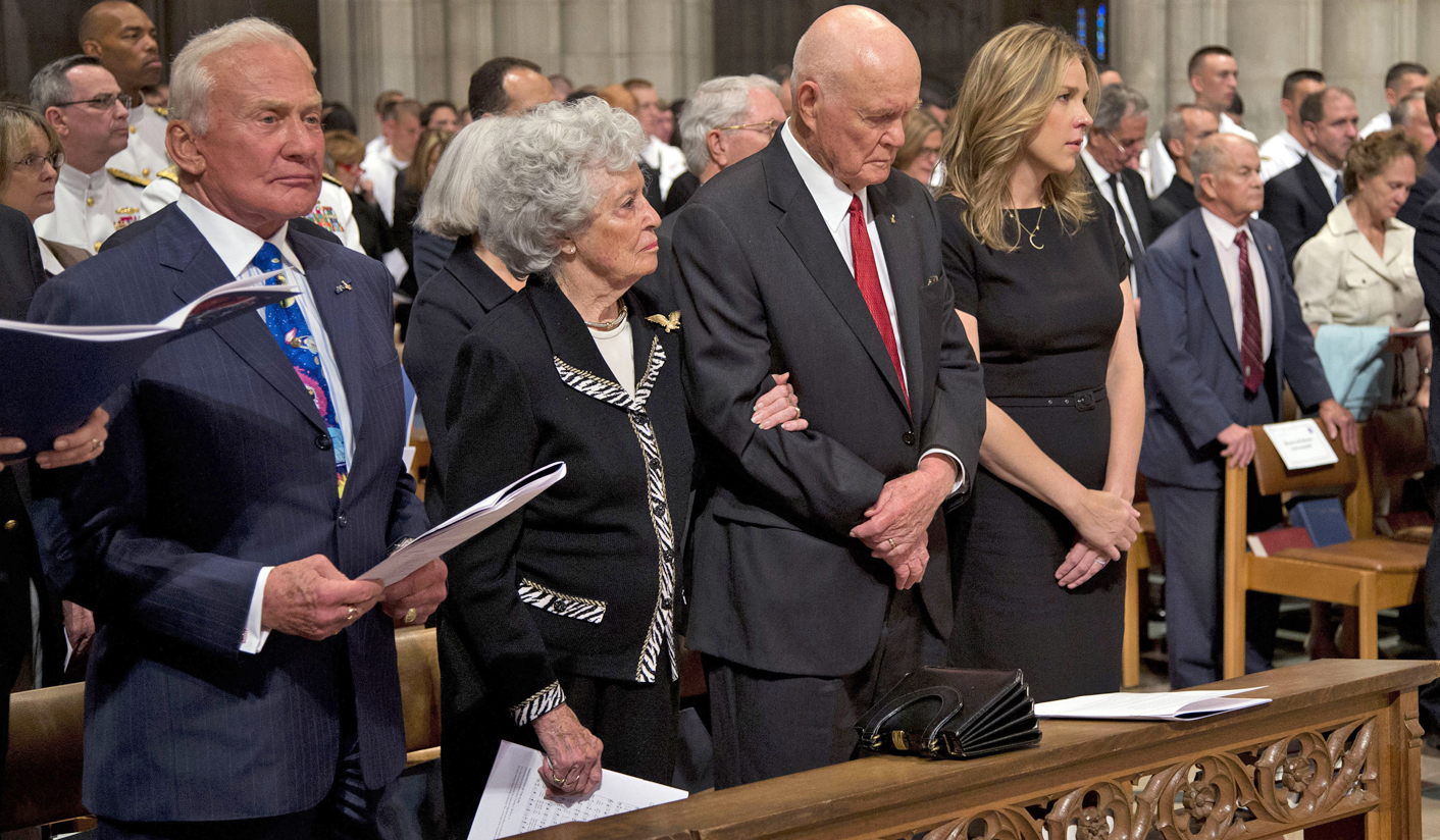 Neil Armstrong memorial packs Washington cathedral