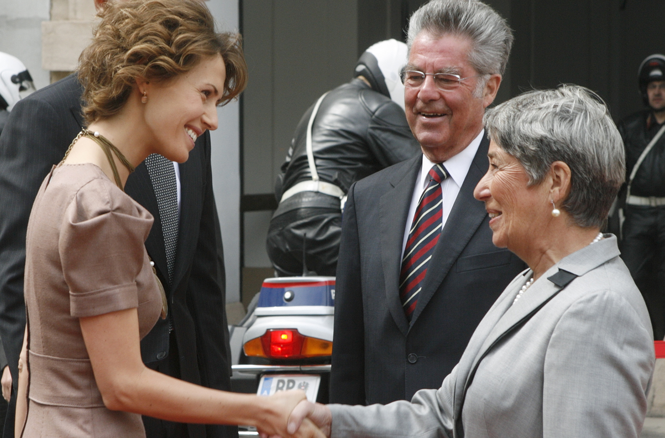 Austrian First Lady Fischer welcomes Syrian First Lady al-Assad as Austrian President Fischer looks on in Vienna