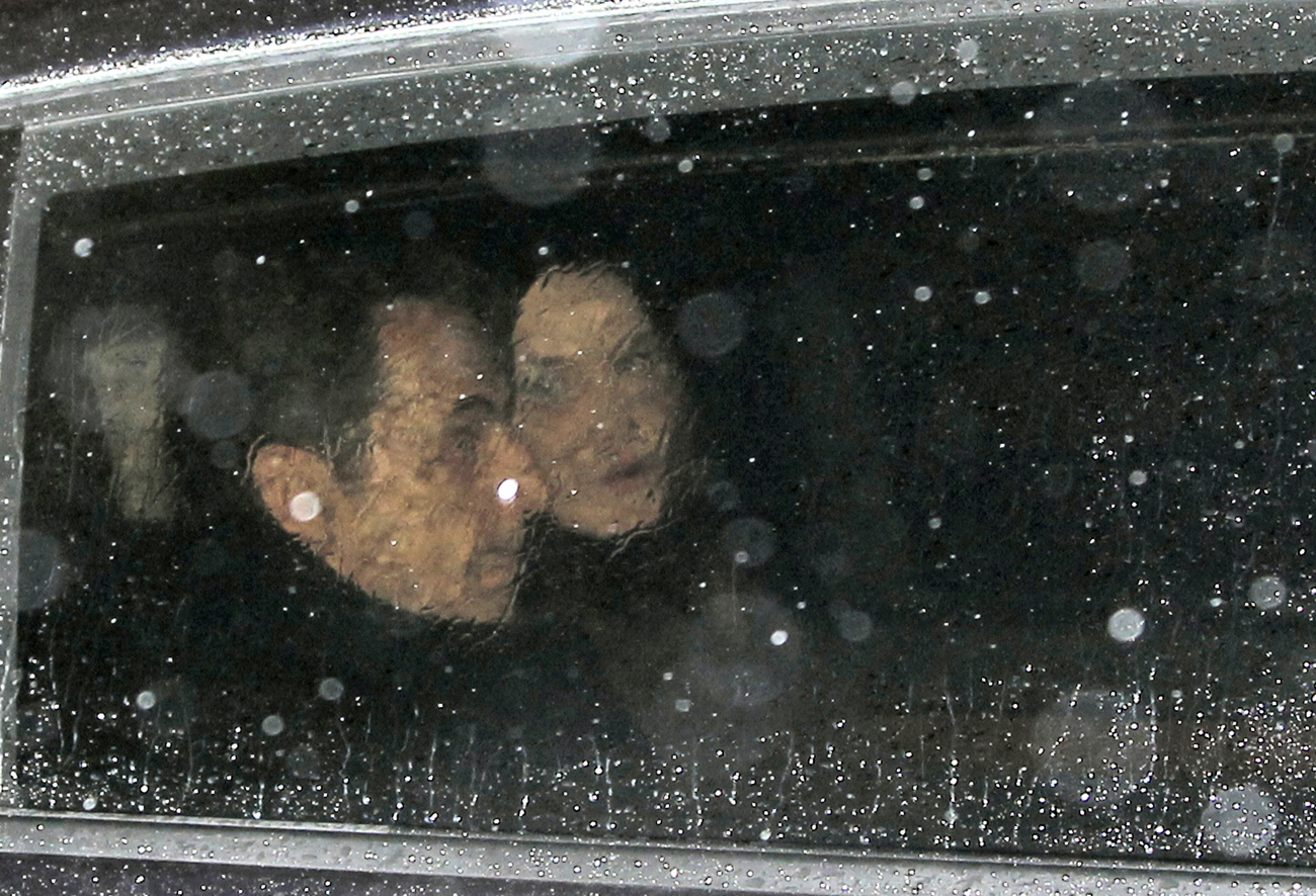 French elections: Sarkozy plays Survivor, trailing Hollande